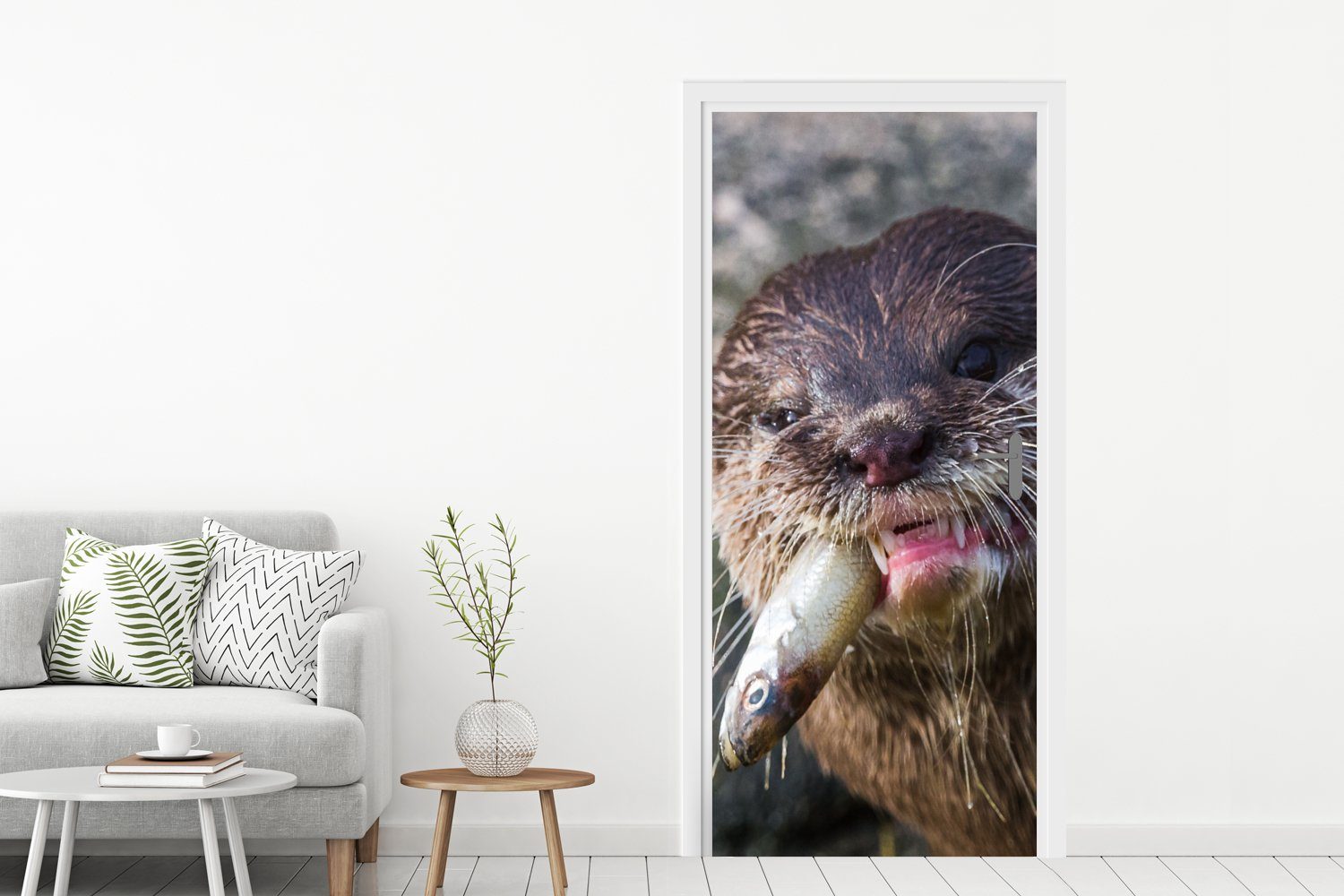 MuchoWow Türtapete Otter frisst (1 75x205 Fototapete bedruckt, Türaufkleber, cm für Matt, St), Tür, Fisch