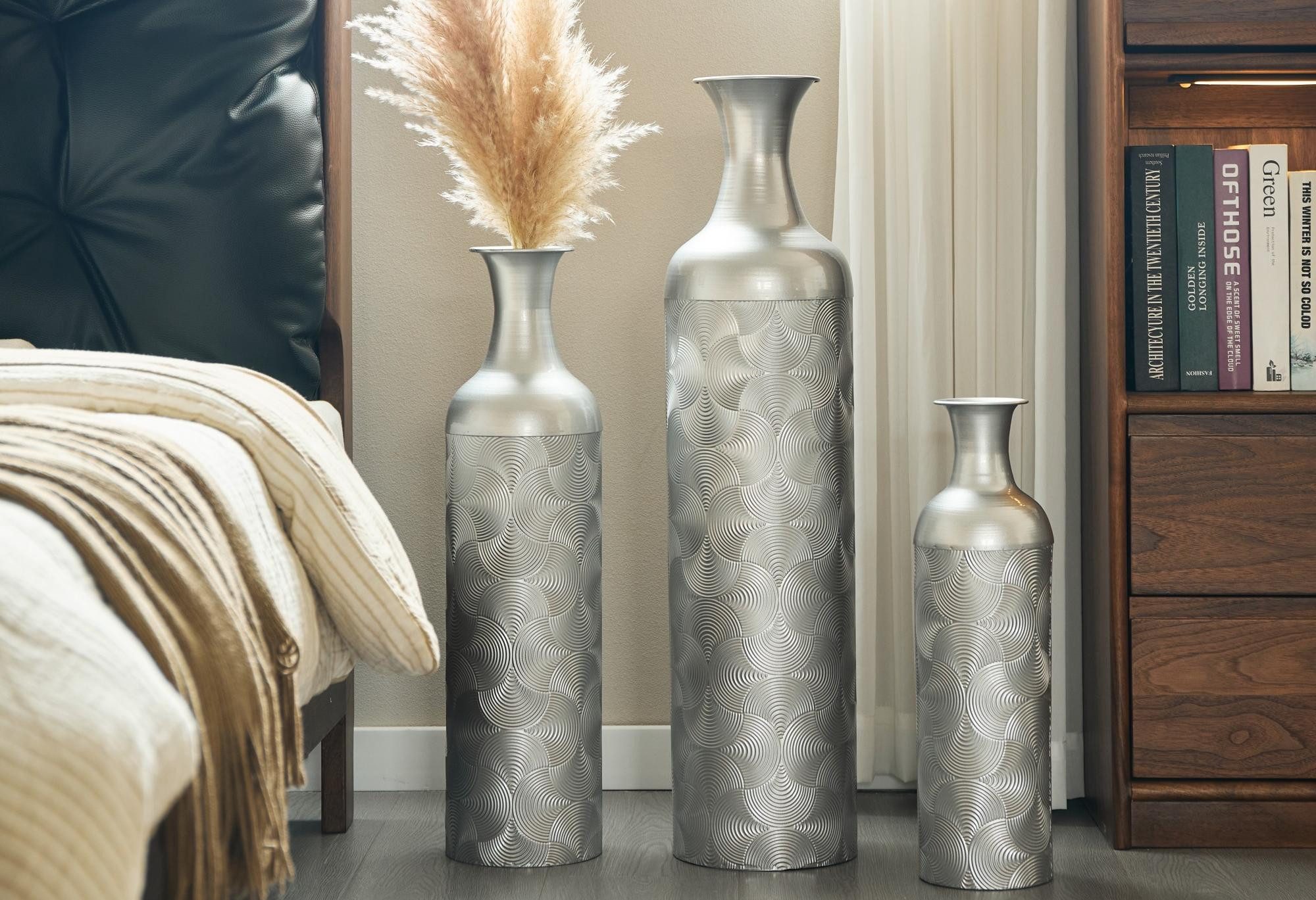 LVHOM Dekovase Bodenvase, Tischvase, 3 tlg. Geometrisches Metall-Vasen-Set, Silber (drei Höhen (50 cm, 66 cm, 83 cm), Handgefertigt aus Metall. Langlebig & makellos. Exklusiv für Trockenblumen/Pampas & Stil, Ideal als Raumteiler, Pflanzübertopf, Solitärobjekt kreativ gestapelt)