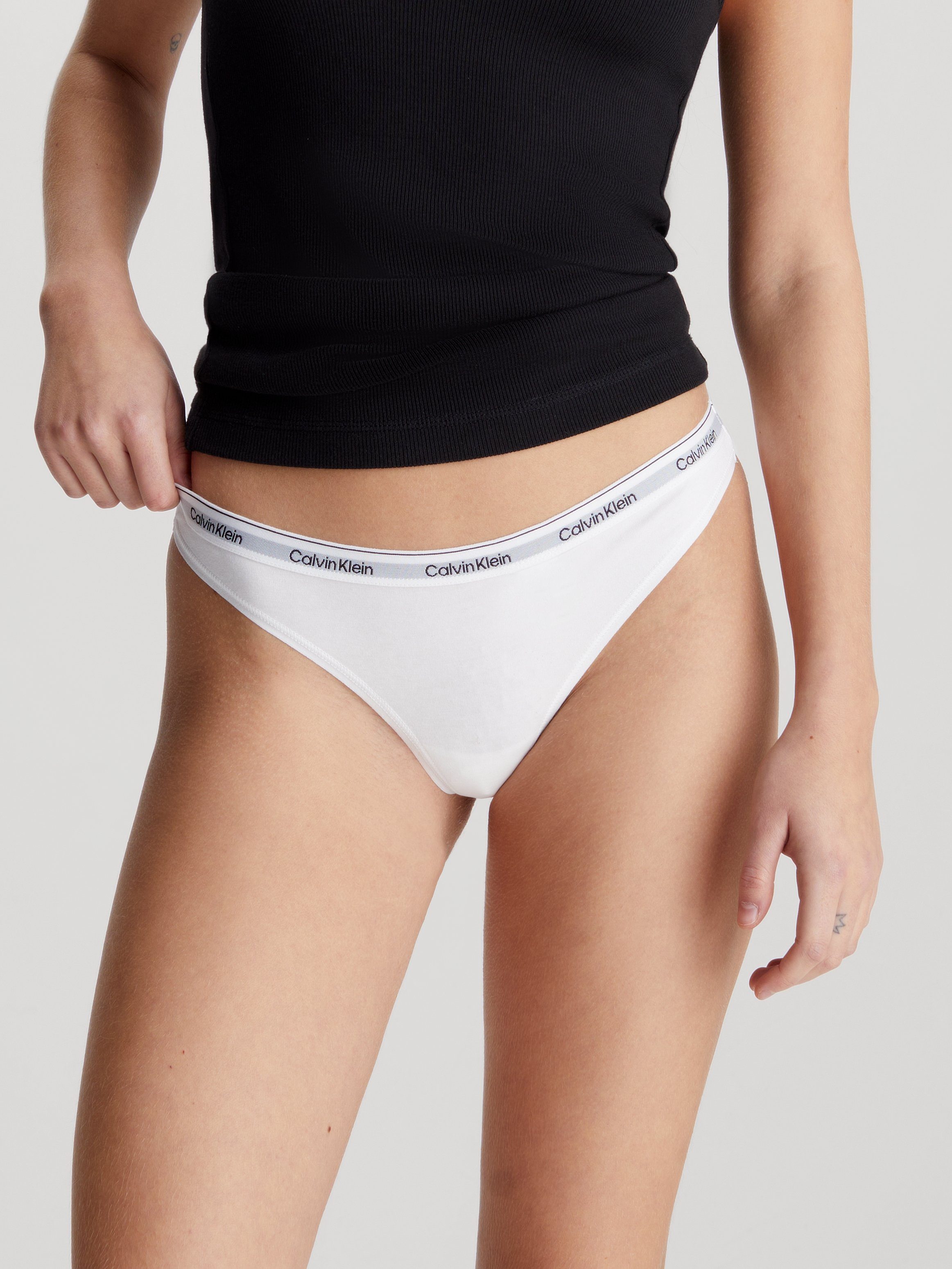 Tanga ein Underwear Calvin Tragegefühl Klein Logobund, (LOW-RISE) (Packung, 3er- PACK 3 Pack) Elastischer mit für THONG Bund 3-St., angenehmes