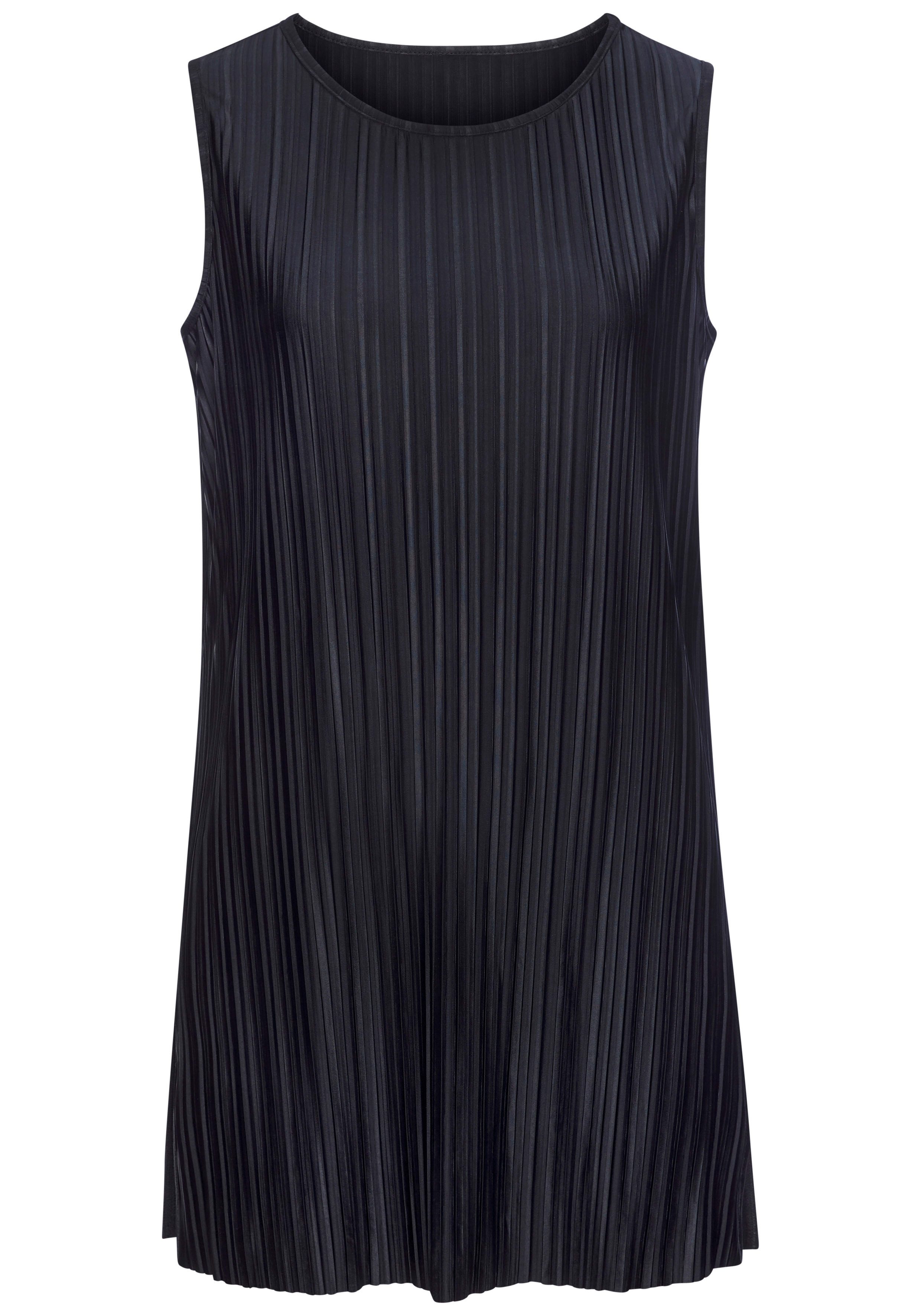 LASCANA Longtop aus schimmernder Ware mit Plisseefalten. € 39,99