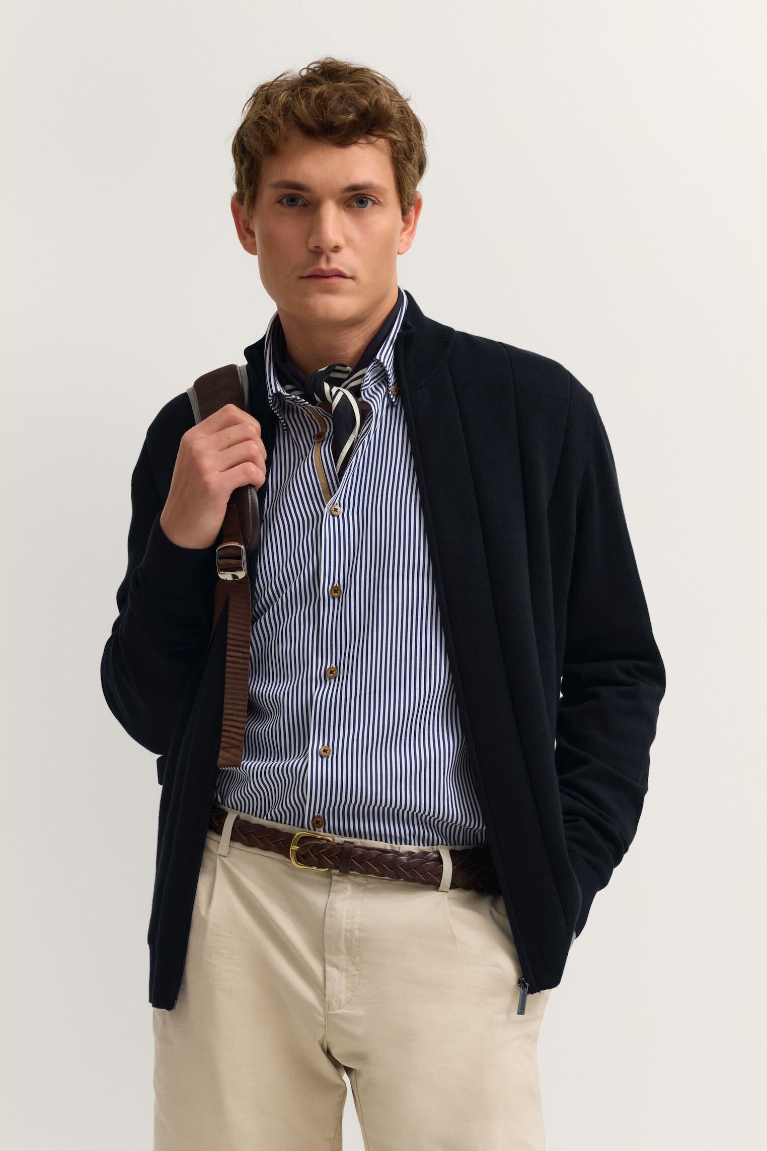 bugatti Strickjacke Regular Fit mit Streifen in 3D-Optik