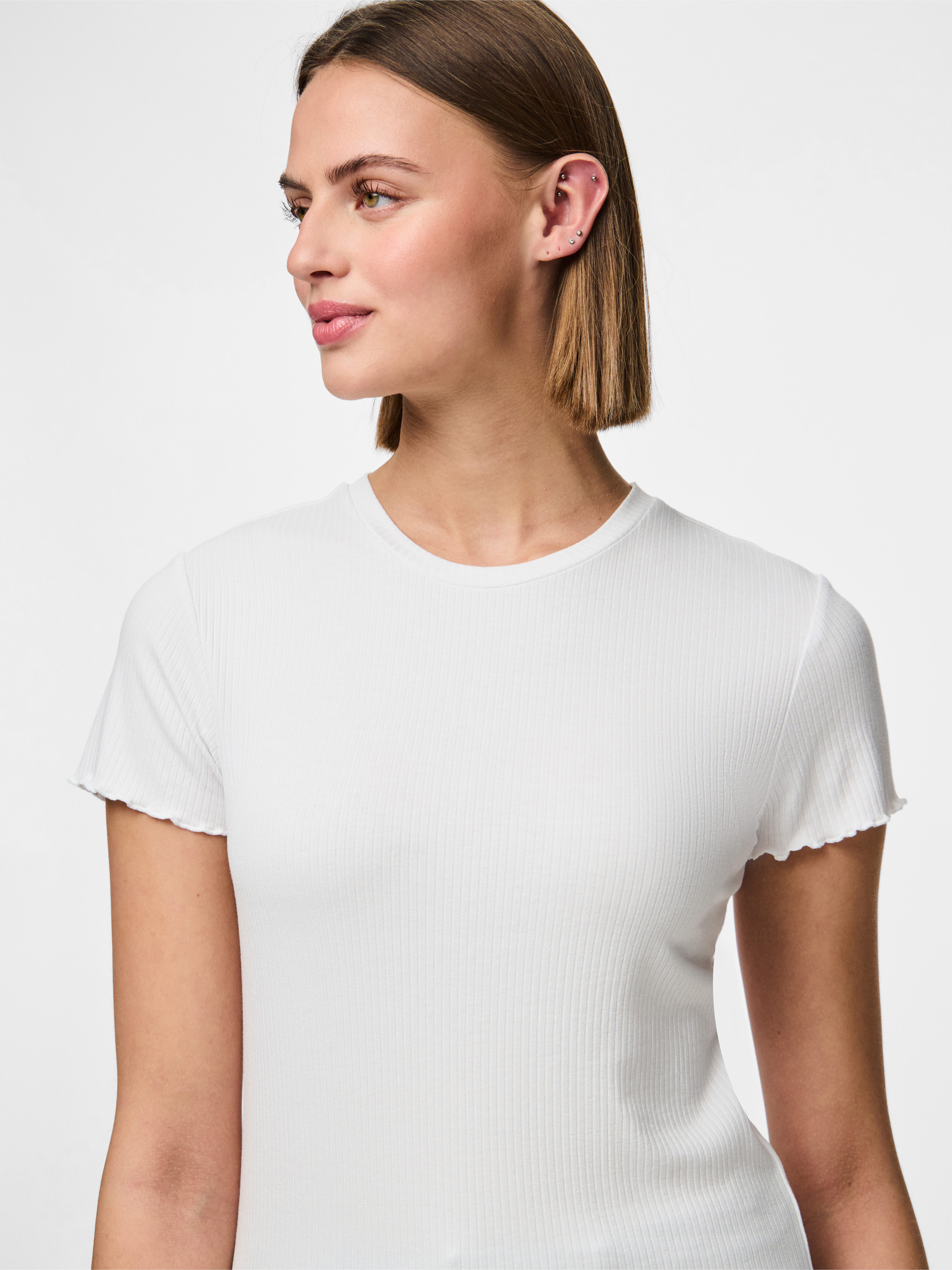 pieces Kurzarmshirt PCNICCA SS O-NECK TOP KAC BFD Viskosemischung, slim fit