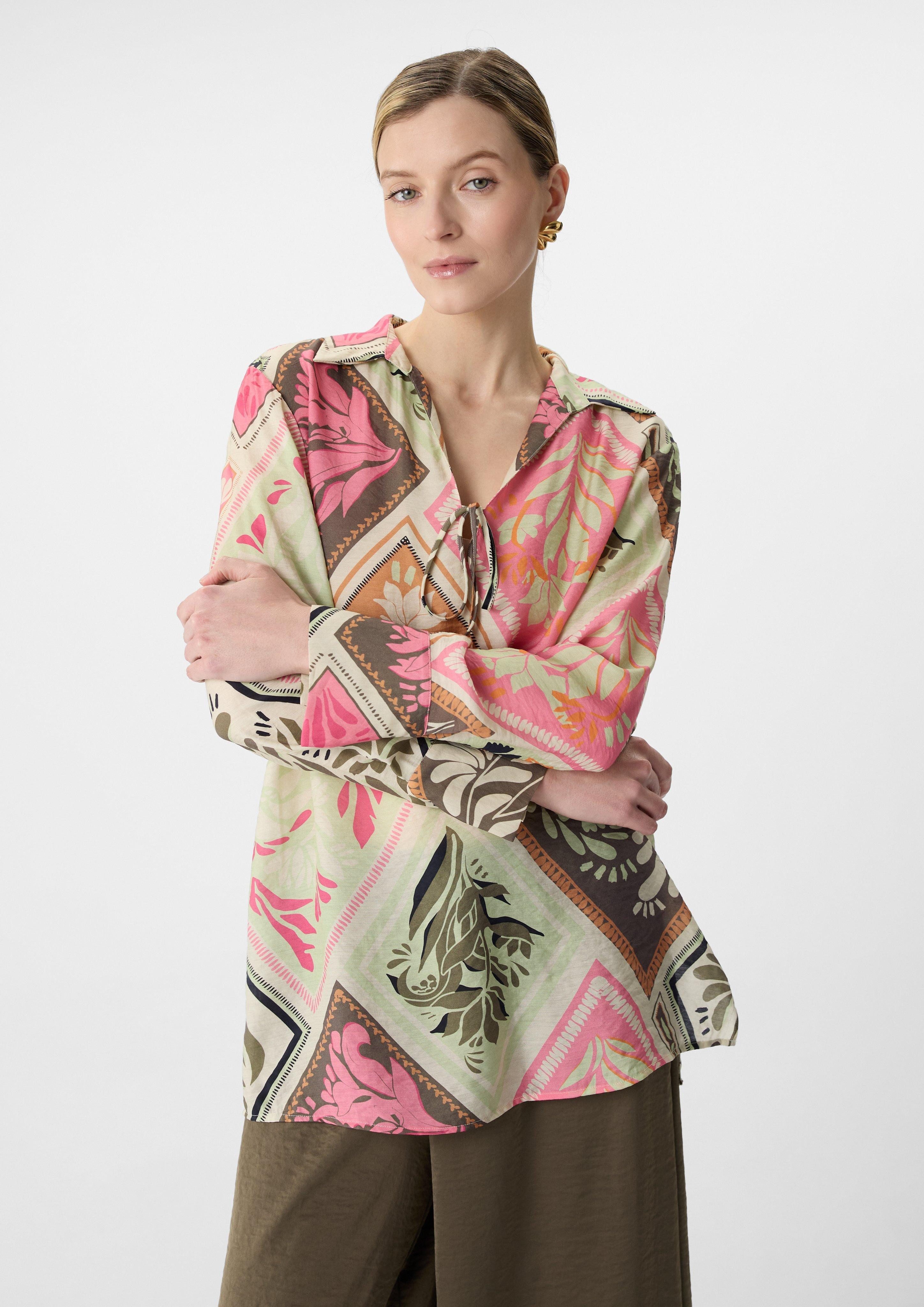 Langarmbluse Fließende Longbluse aus Viskosemix mit All-over-Print