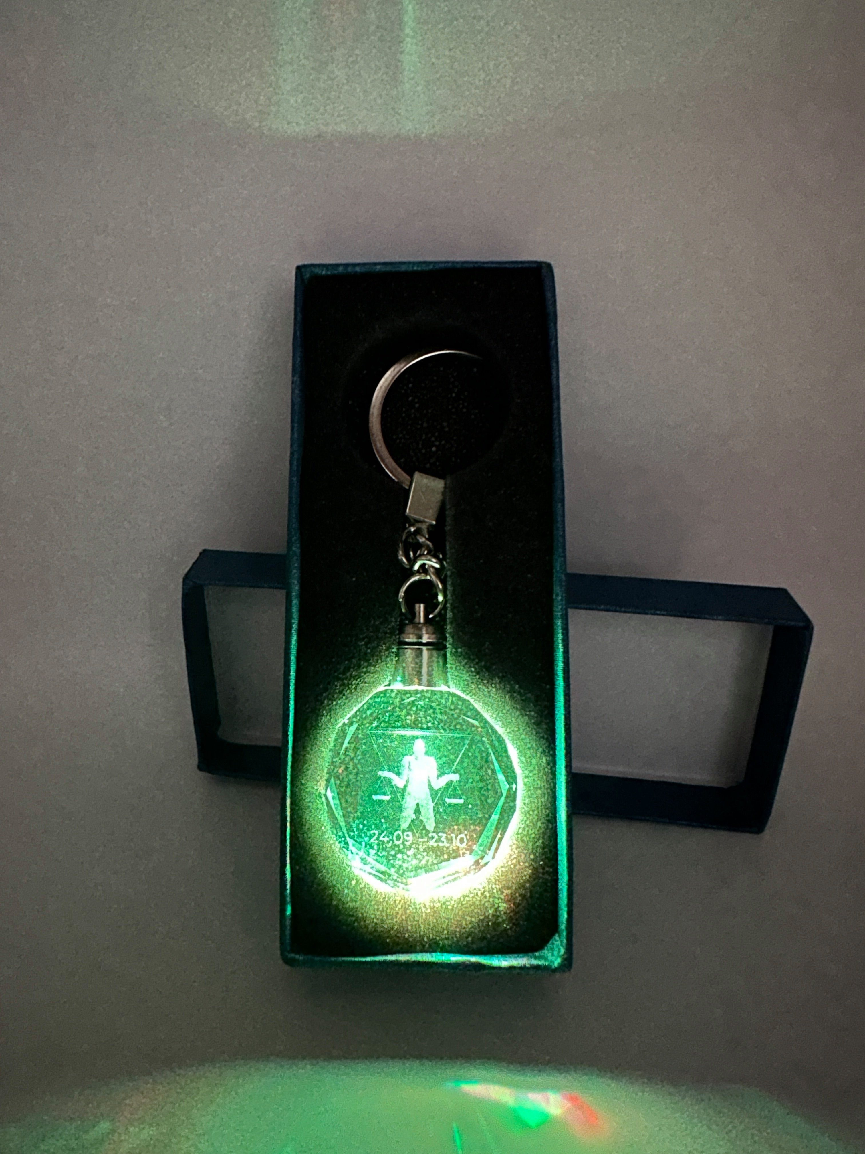 [Super beliebte Artikelnummer! ] Stelby Schlüsselanhänger Waage LED Schlüsselanhänger Multicolor Sternzeichen mit Geschenkbox