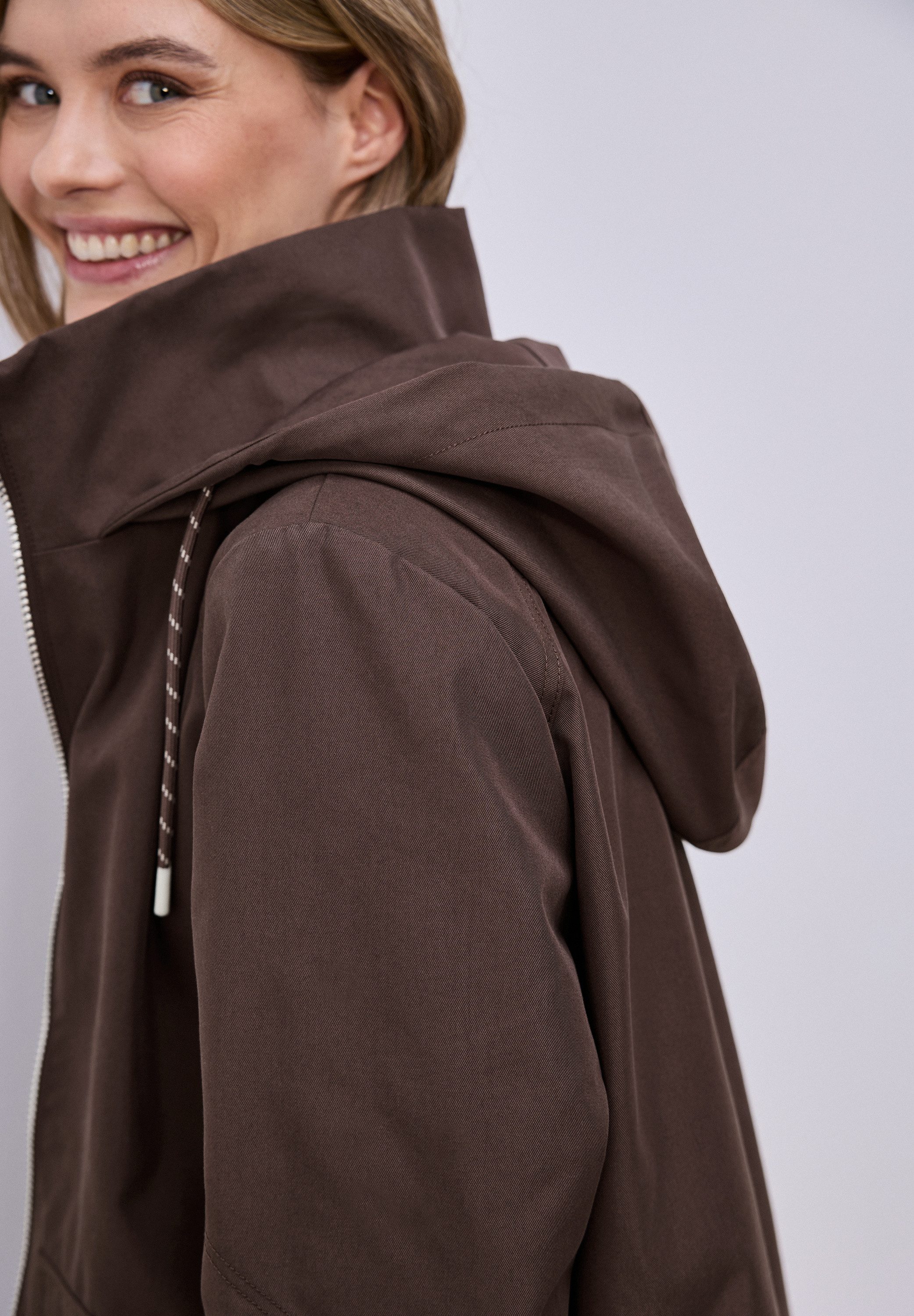 STREET ONE Parka mit seitlichen Zipper‑Taschen und Nieten‑Details an den Ärmeln