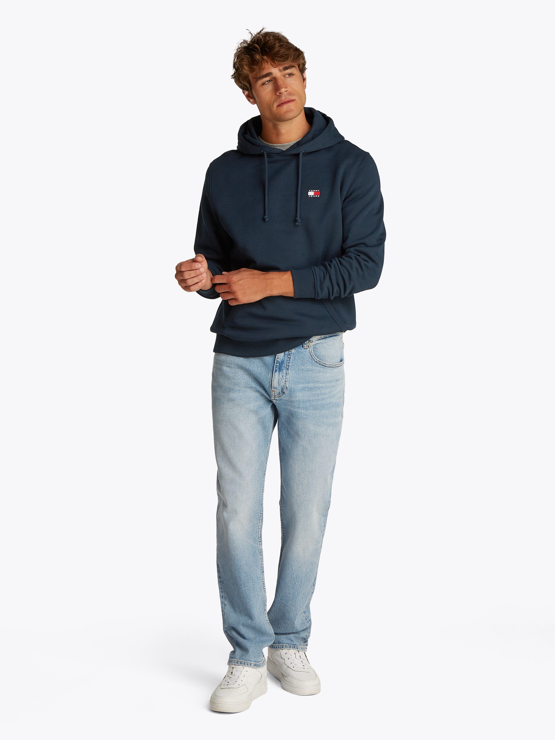 Tommy Jeans Hoodie TJM REG BADGE HOODIE EXT Mit Rundhalsausschnitt