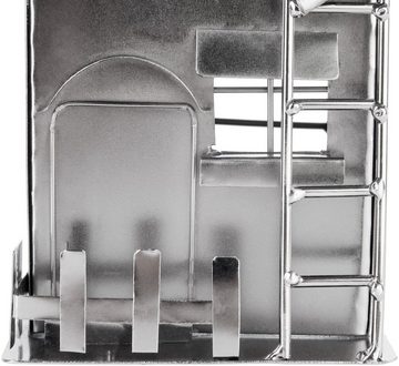 BRUBAKER Dekofigur Schraubenmännchen Haus mit Dachdecker Silber Eisenfigur Metallmännchen (1 St., 1tlg), Geschenk für Zimmermann Handwerker Hausbauer