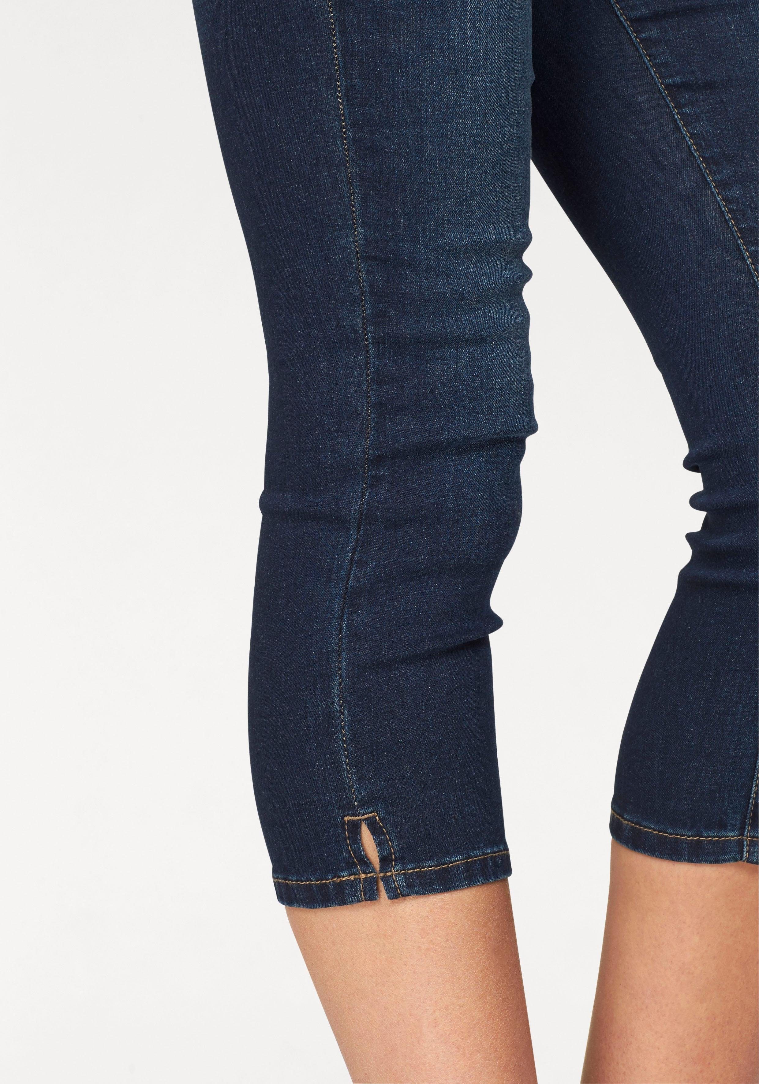 Arizona Caprijeans Ultra-Stretch extra-enger Schnitt, modischer Beinabschluss mit Schlitz