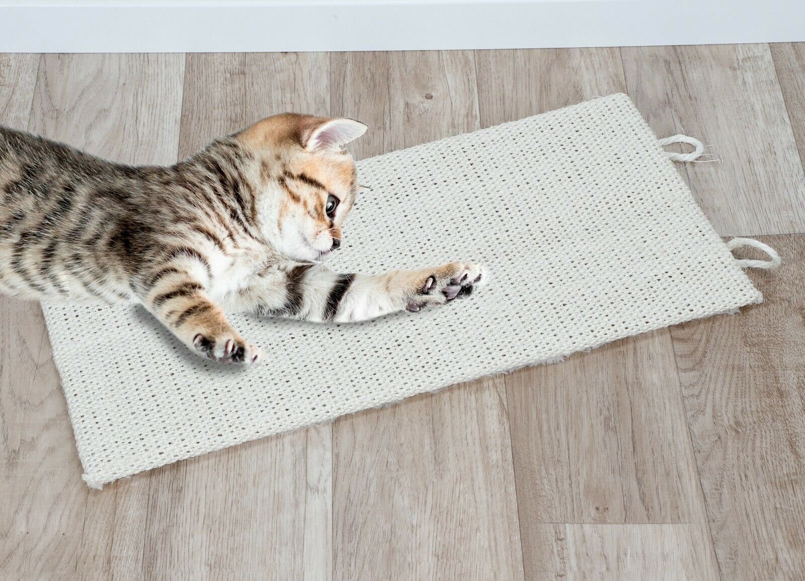 Meinposten Kratzbrett Katzenkratzbrett 50x22 cm Eckkratzbrett Kratzbaum Katzen Katze Sisal, (1-tlg), Höhe: 50 cm Höhe mit Ösen: 57 cm Gesamtbreite: 22 cm Dicke: 2 cm