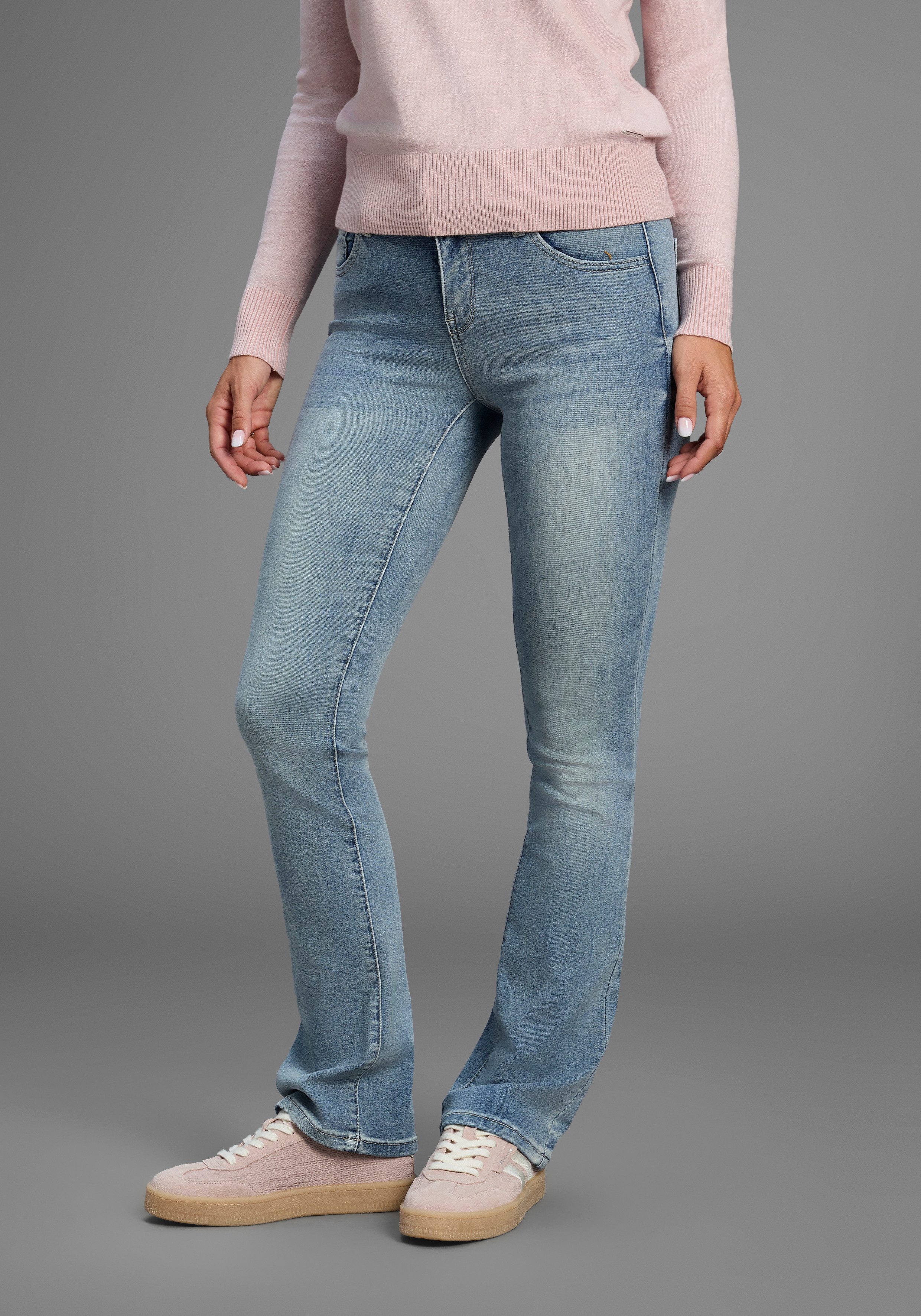 Arizona Bootcut-Jeans Ultra-Stretch normale Passform, Baby-Bootcut, Used-Look-Waschung
