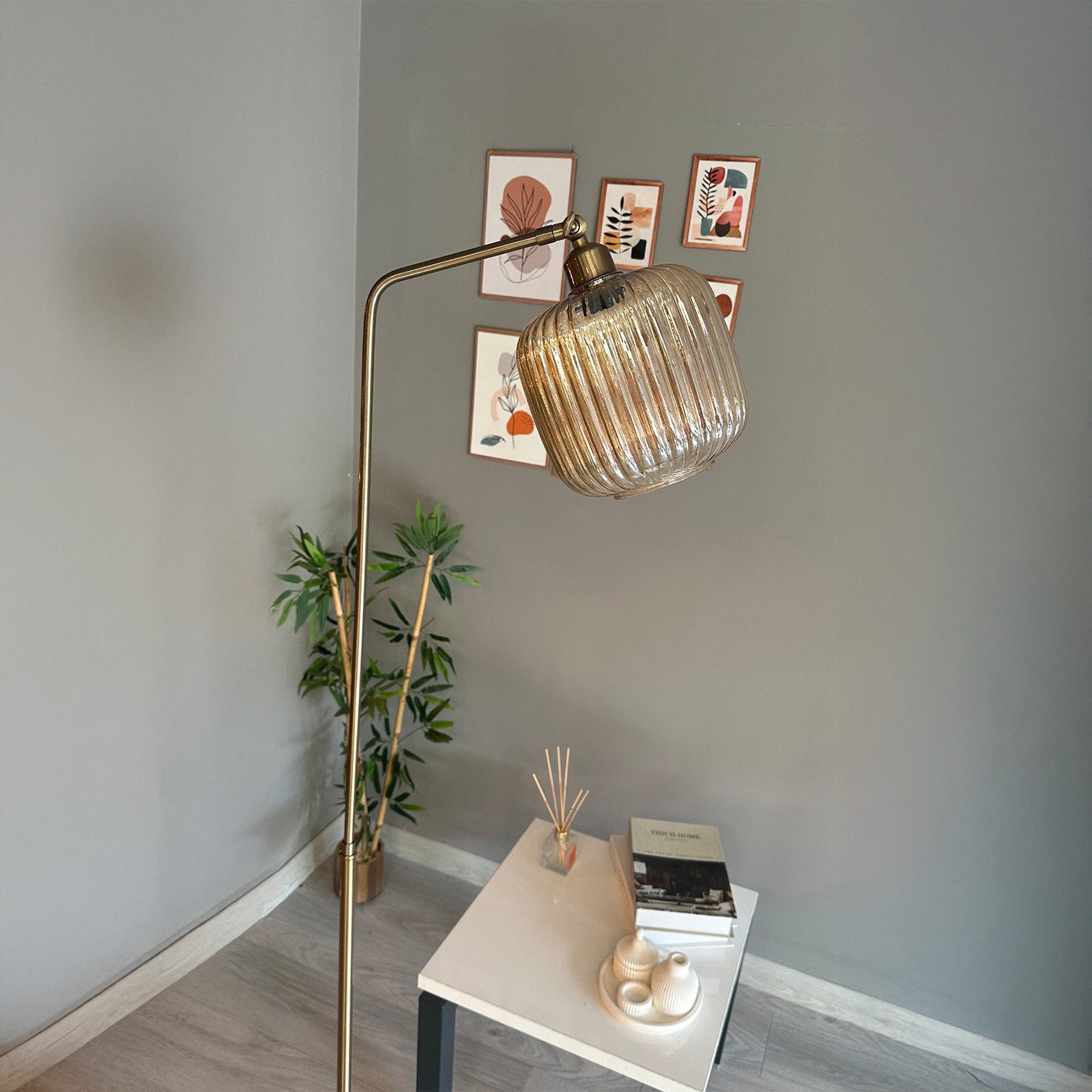 Bamyum Stehlampe Moderne Stehlampe aus Metall mit E27, verstellbarer Lampenschirm, ohne Leuchtmittel, E27, verstellbarer Lampenschirm, Stehluchte mit Ablage