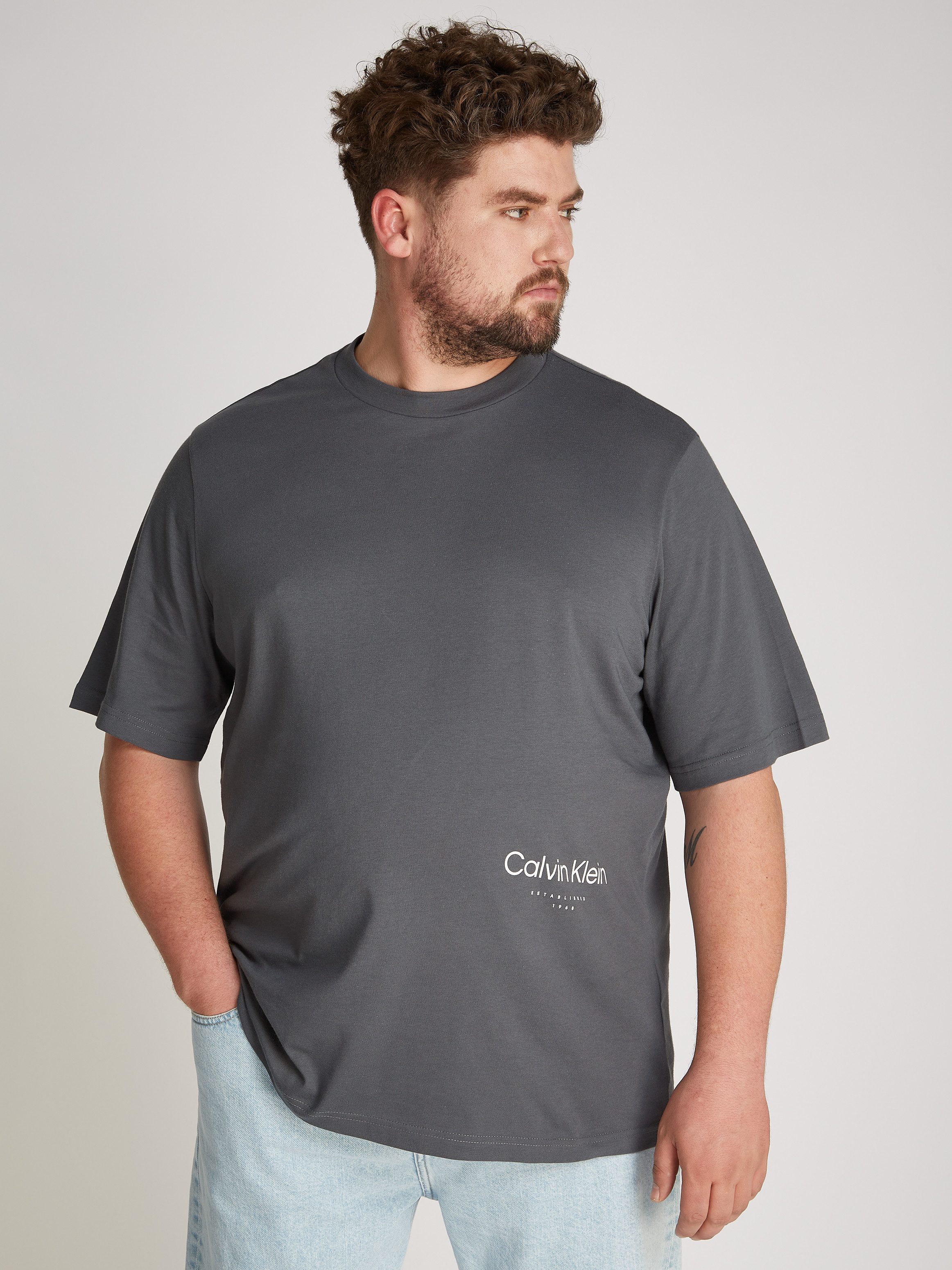 Calvin Klein Big&Tall T-Shirt BT_OFF PLACEMENT LOGO T-SHIRT in großen Größen mit Markenlabel