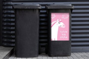 MuchoWow Wandsticker Illustration eines Einhorns und des Zitats "Folge deinen Träumen". (1 St), Mülleimer-aufkleber, Mülltonne, Sticker, Container, Abfalbehälter
