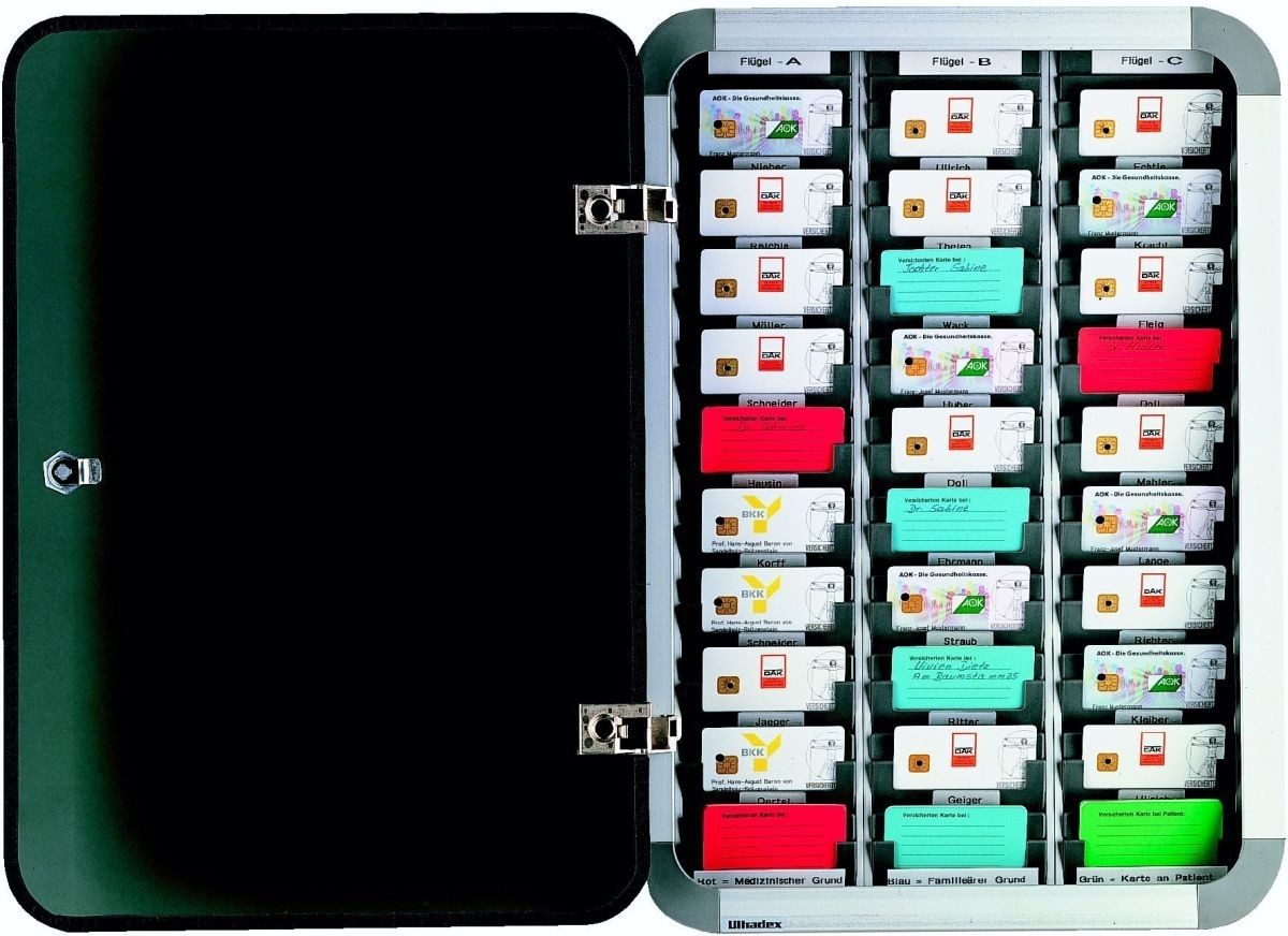 Ultradex Wandtafel Versichertenkarten-Vitrine B500xH545mm für 40 Kartenhalter