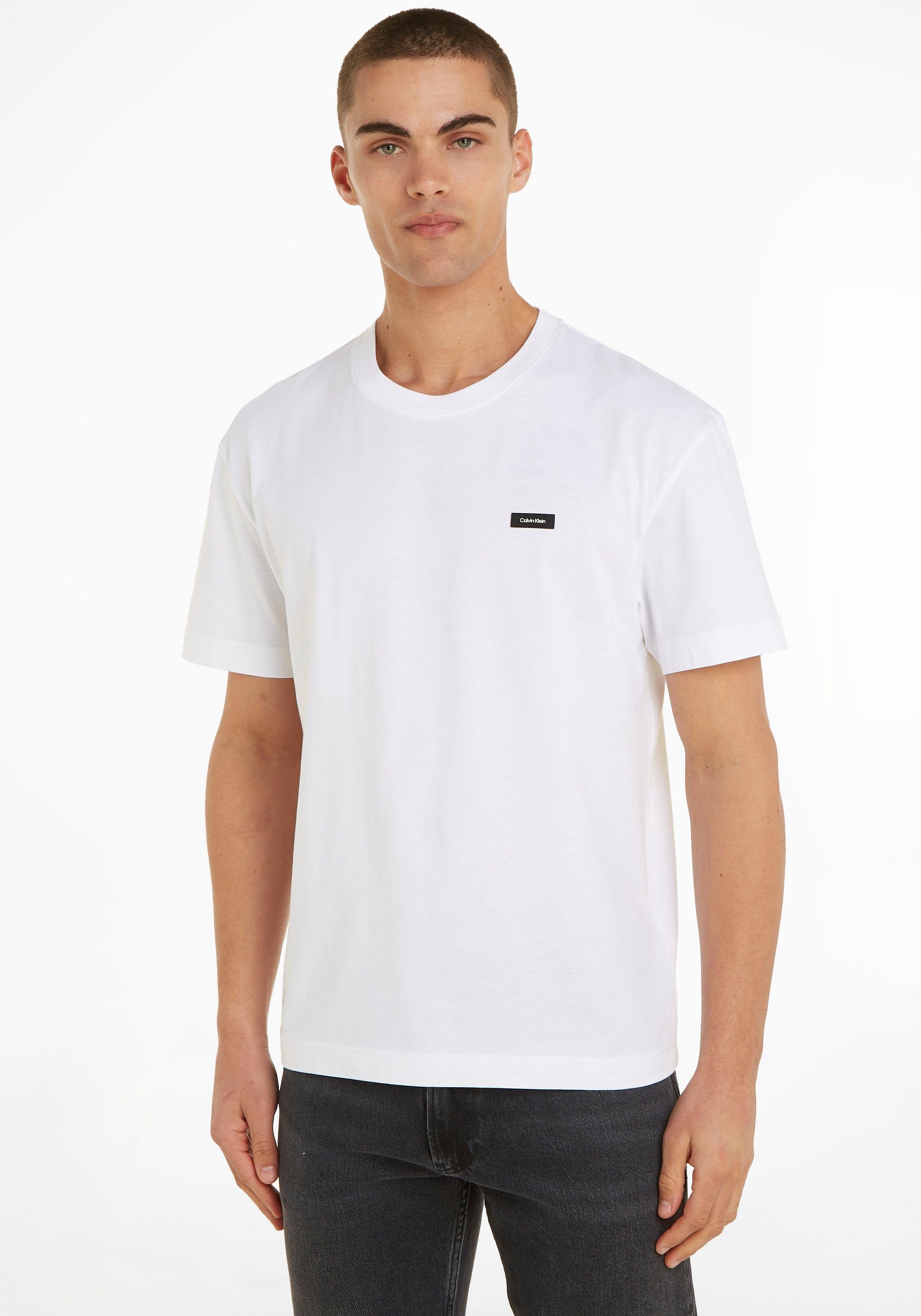 Calvin Klein T-Shirt COTTON COMFORT FIT T-SHIRT mit Calvin Klein Logo auf der Brust weiß