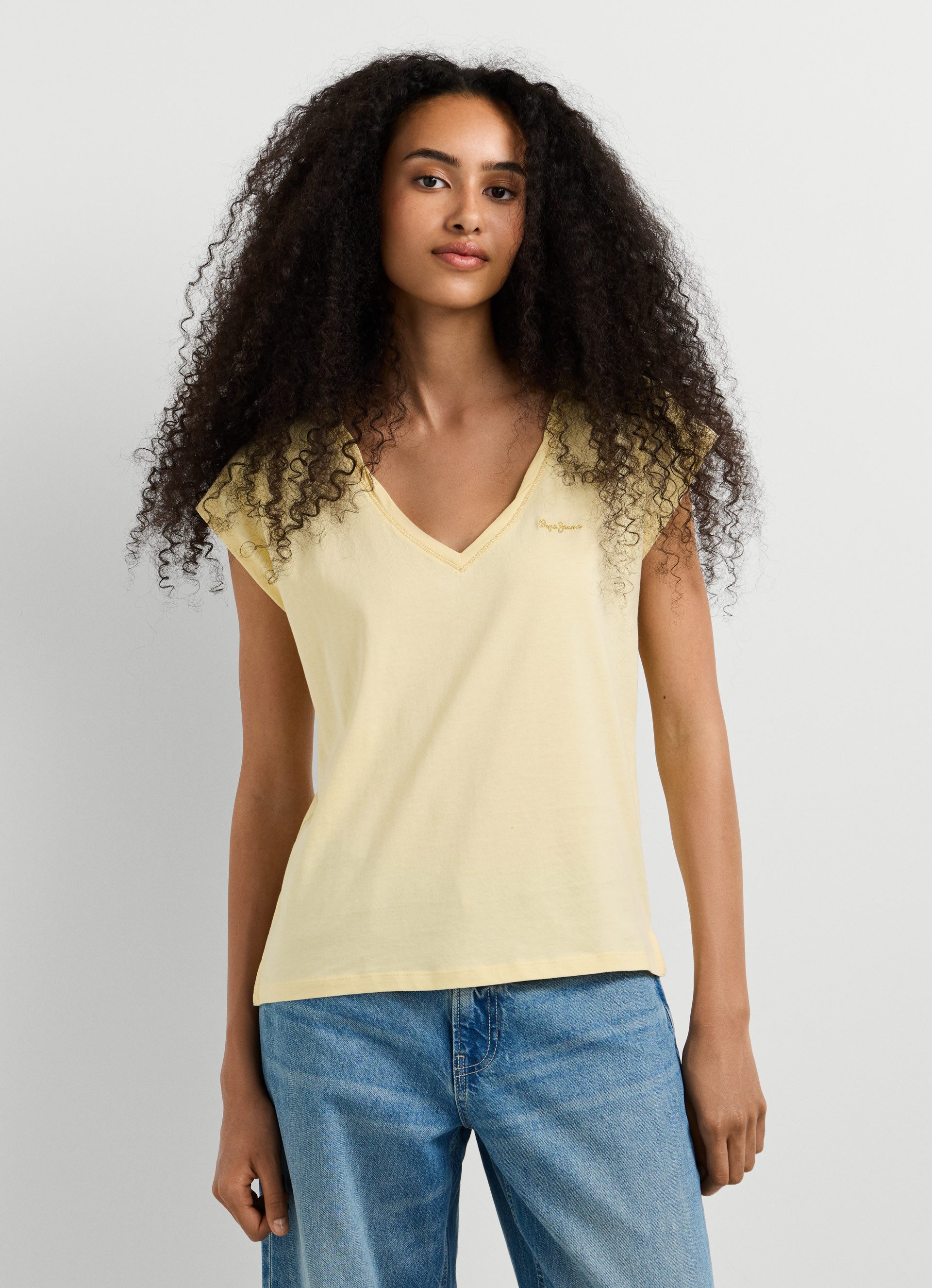 Pepe Jeans T-Shirt CLOE mit V-Ausschnitt, Logostickerei