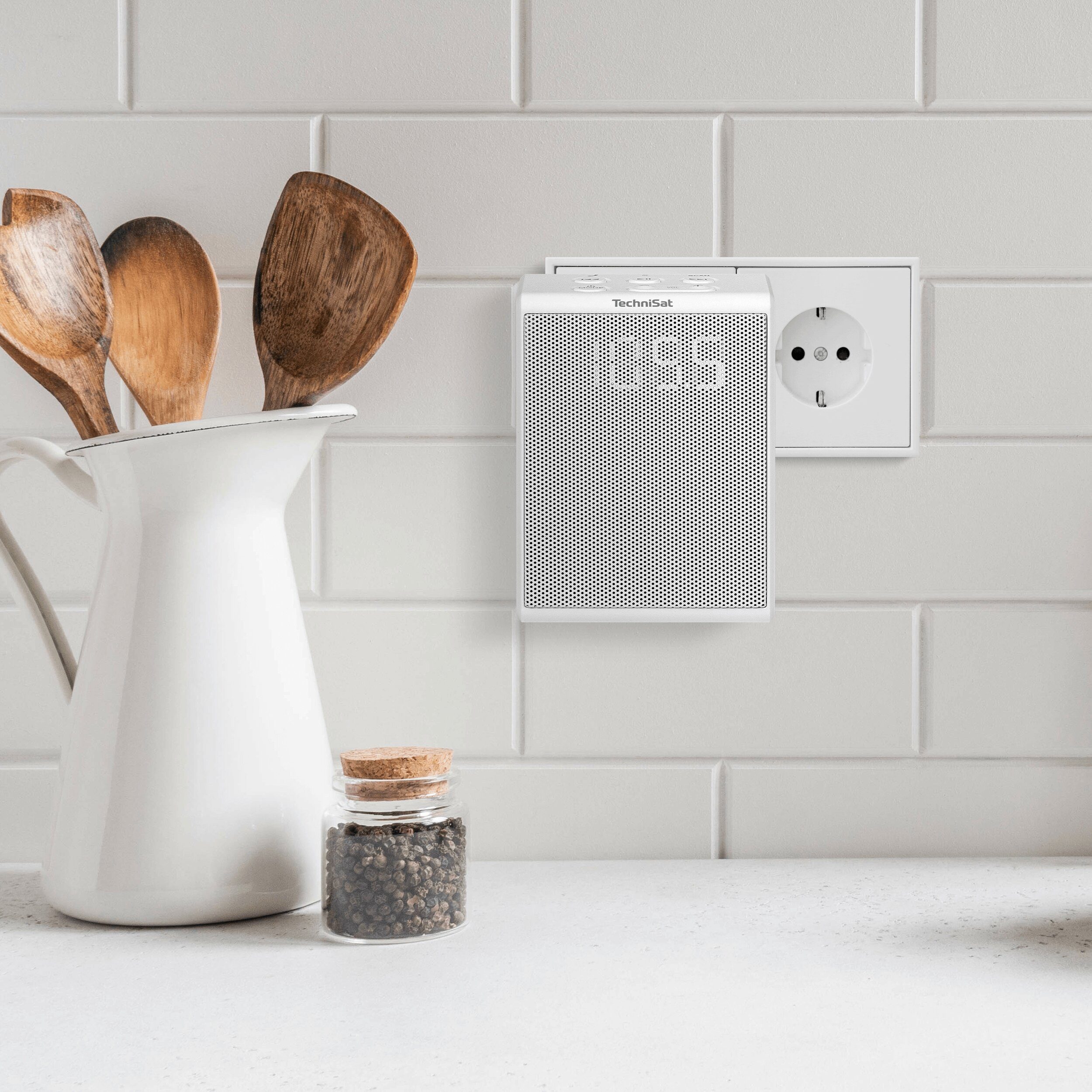 TechniSat VIOLA Steckdosenradio Steckdosen-Radio (FM-Tuner mit RDS, 1.5 W, Bluetooth, Freisprecheinrichtung, Tasten zur Nahbedienung)