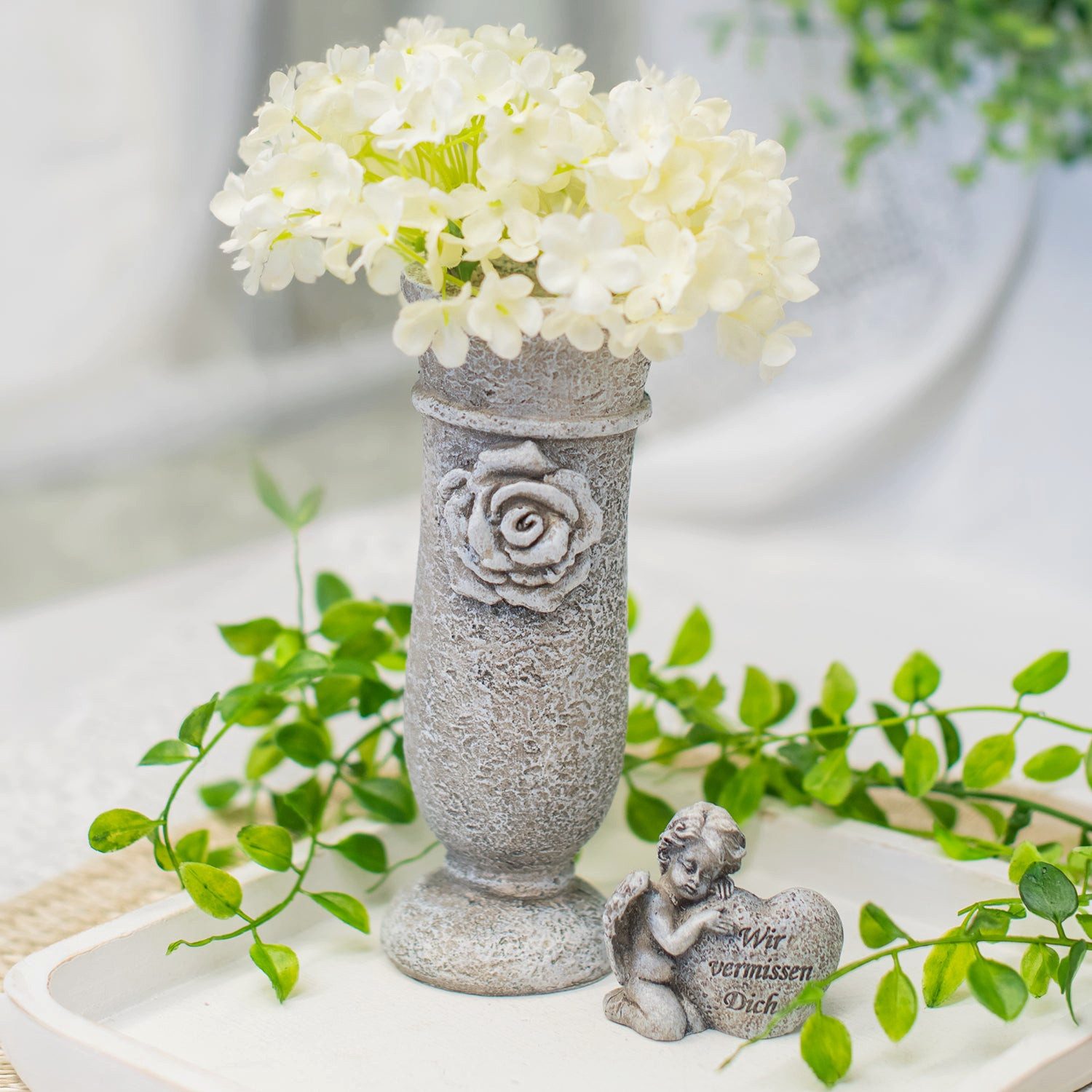 Logbuch-Verlag Dekofigur Grabvase mit Rose Antik Grau Polyresin ca. 17 cm Grabdeko Blumenvase – Bild 2 von 4