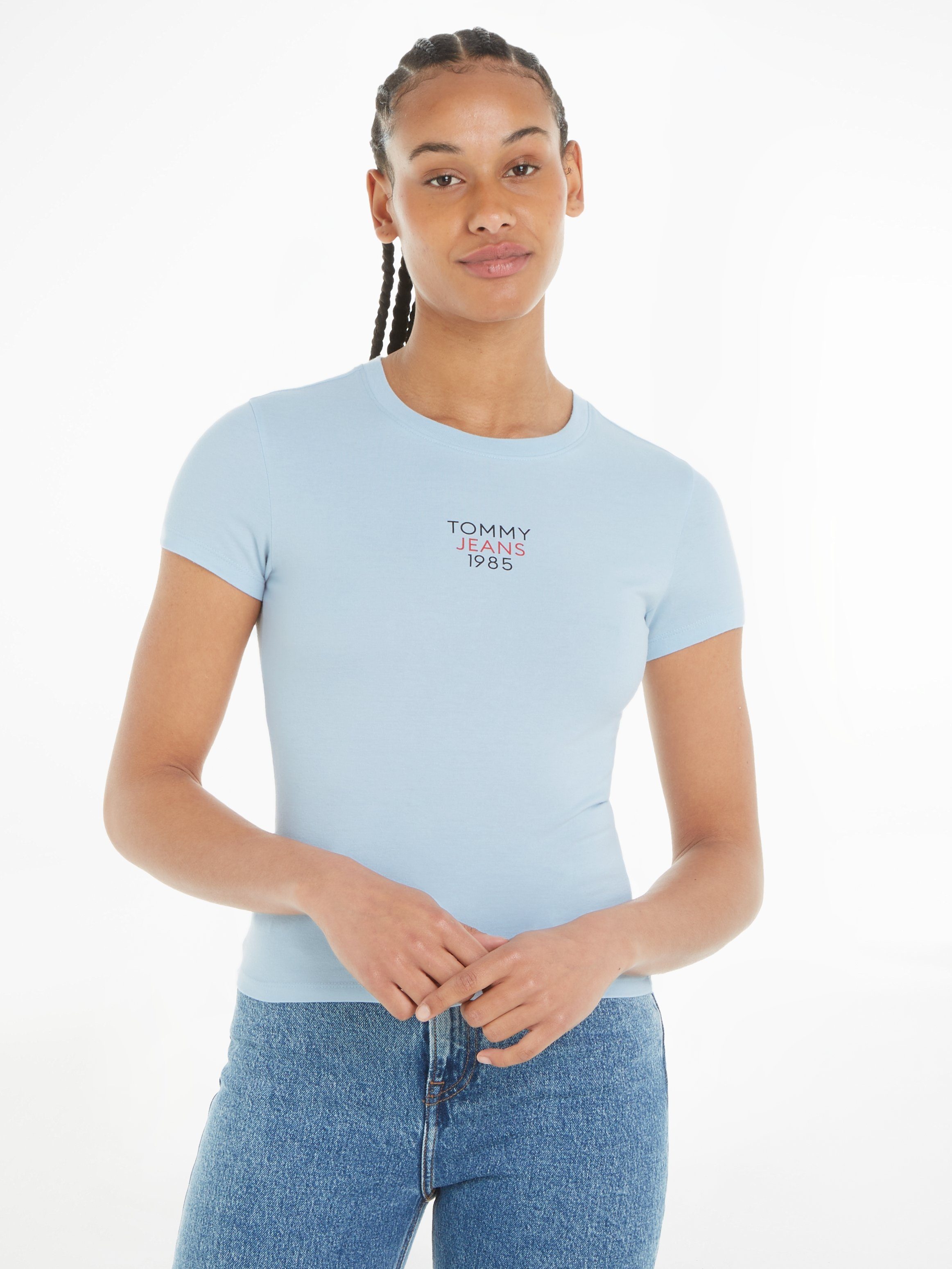 Tommy Jeans T-Shirt Slim Essential Logo mit Logoschriftzug Breezy_Blue