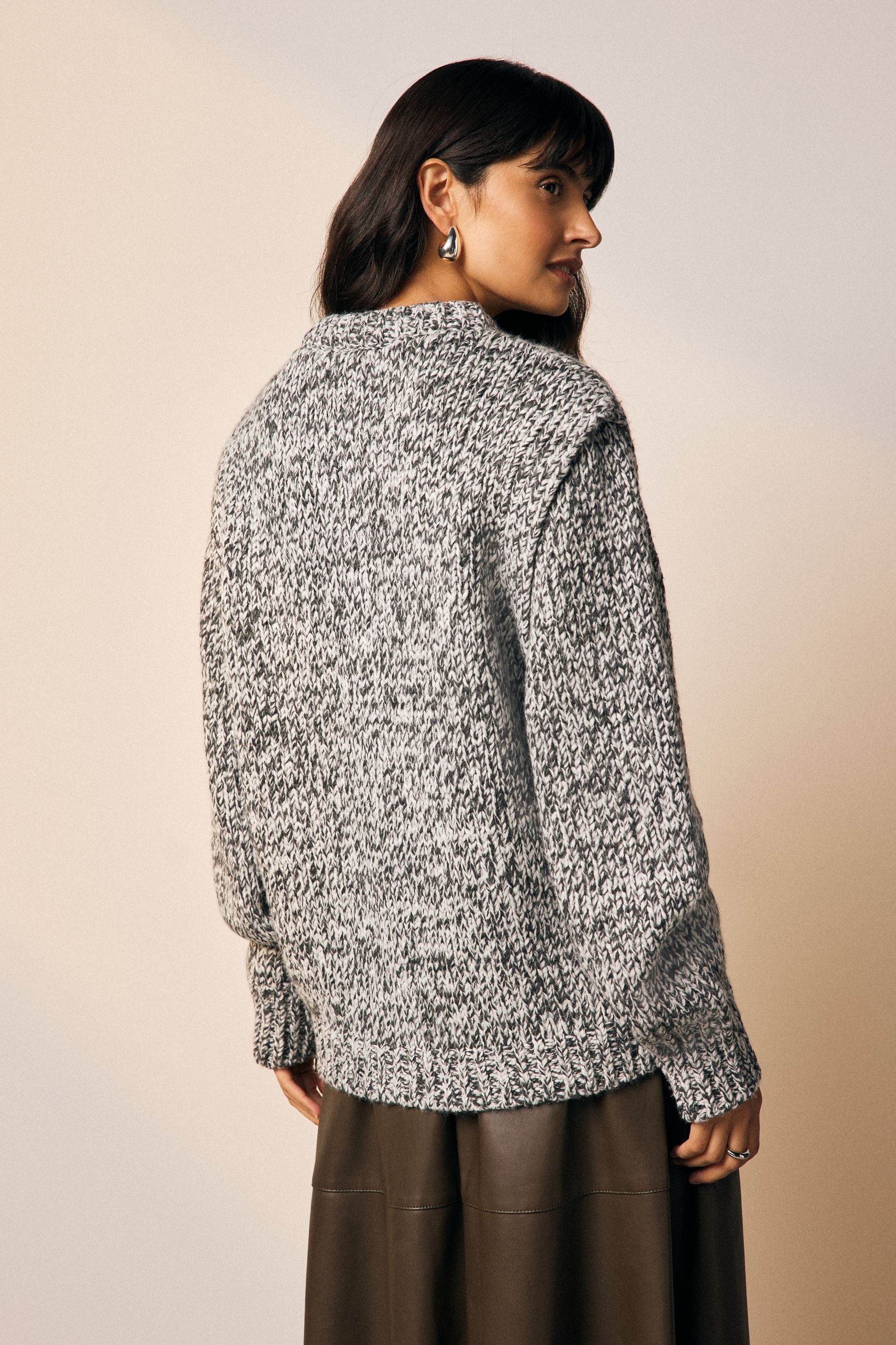 Next Strickjacke Strickjacke mit Twist-Detail und Schulterpolstern (1-tlg) günstig online kaufen