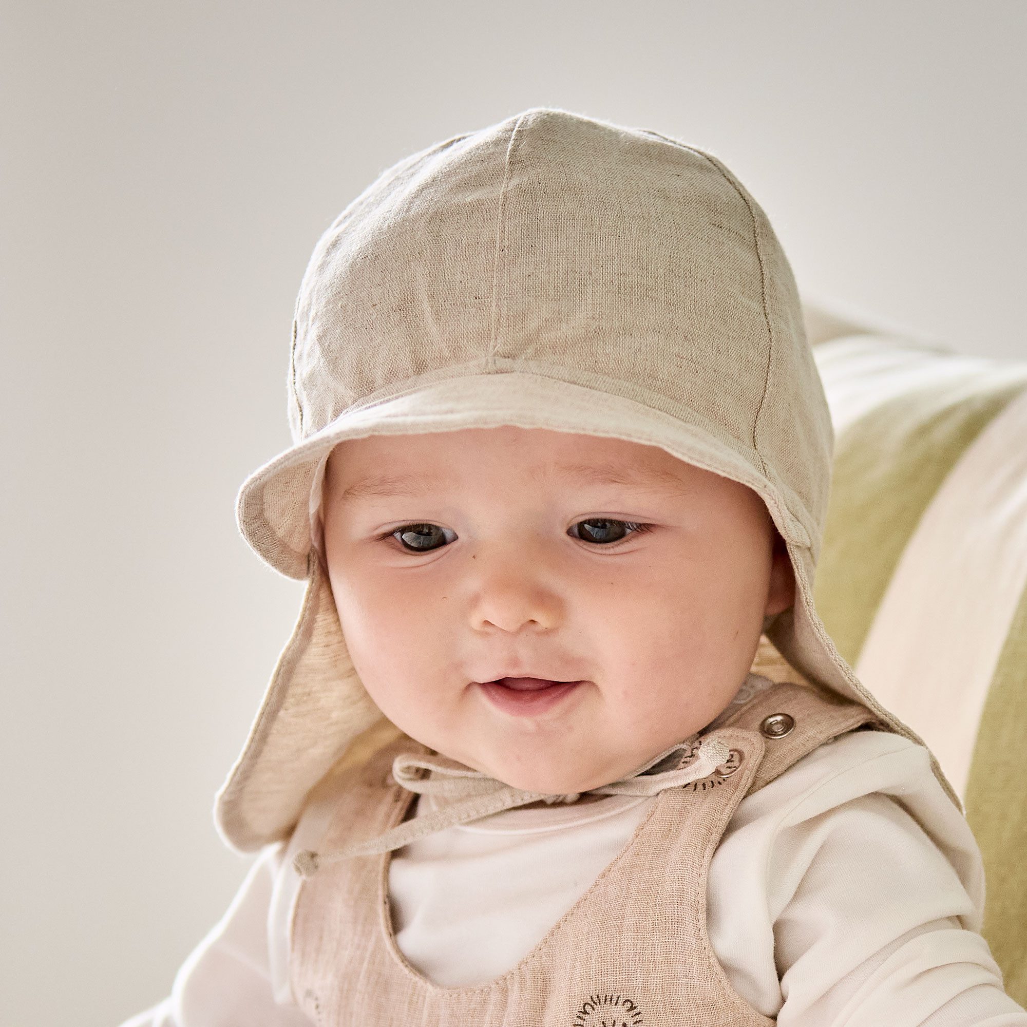MAXIMO Schirmmütze (1-St) Beigemeliert, Leinenoptik, Nackenschutz, UV50, Baby-Boy