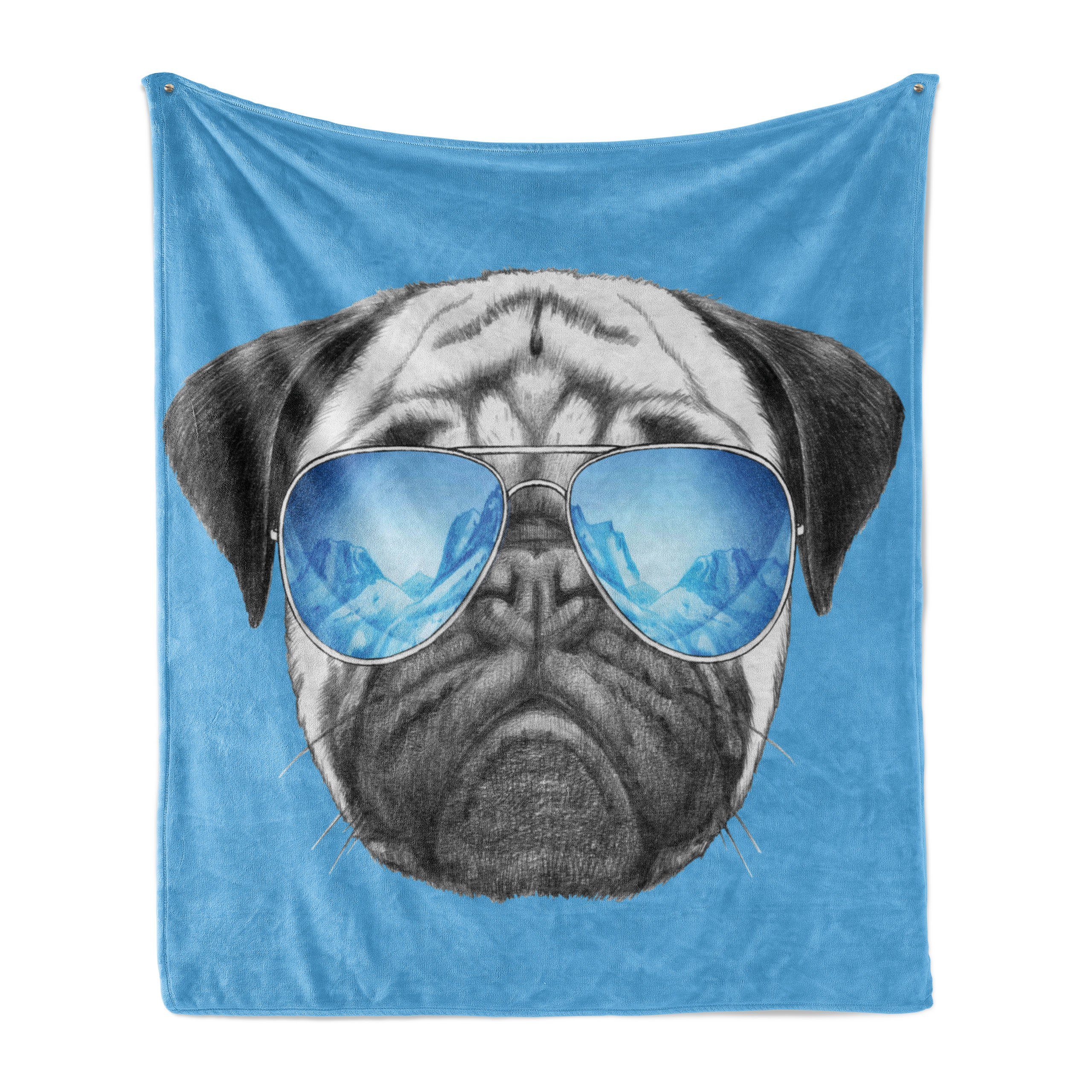 Wohndecke Gemütlicher Plüsch für den Innen- und Außenbereich, Abakuhaus, Mops Portrait mit Sonnenbrille