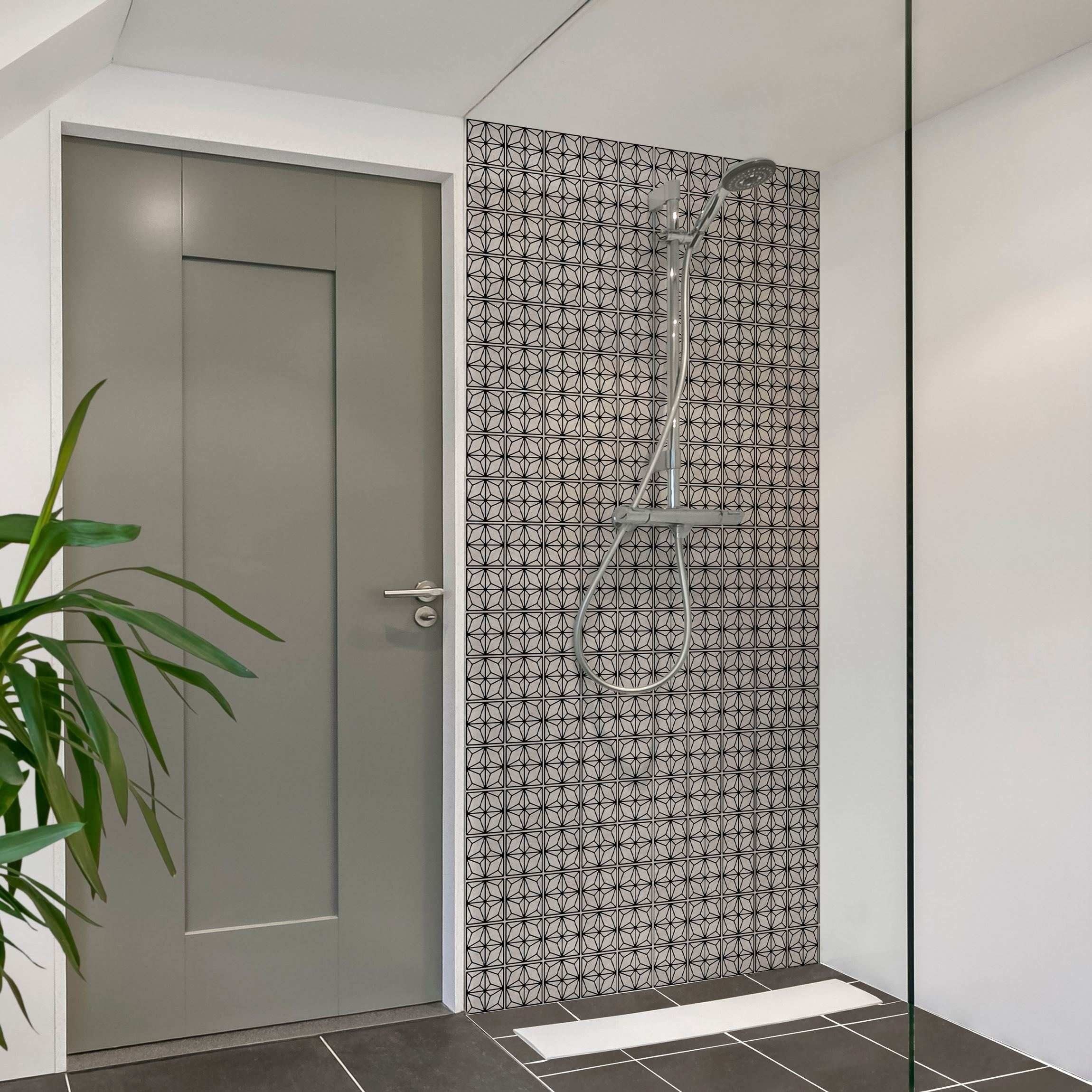 Bilderdepot24 Duschrückwand Fliesenoptik schwarz Duschrückwand ohne Bohren Dusche, (1-tlg., 0,61 mm starke Folie selbstklebend Wandpaneele Dusche versch. Größen), fugenlose & wasserfeste Motiv Rückwand Wandverkleidung für Duschkabine