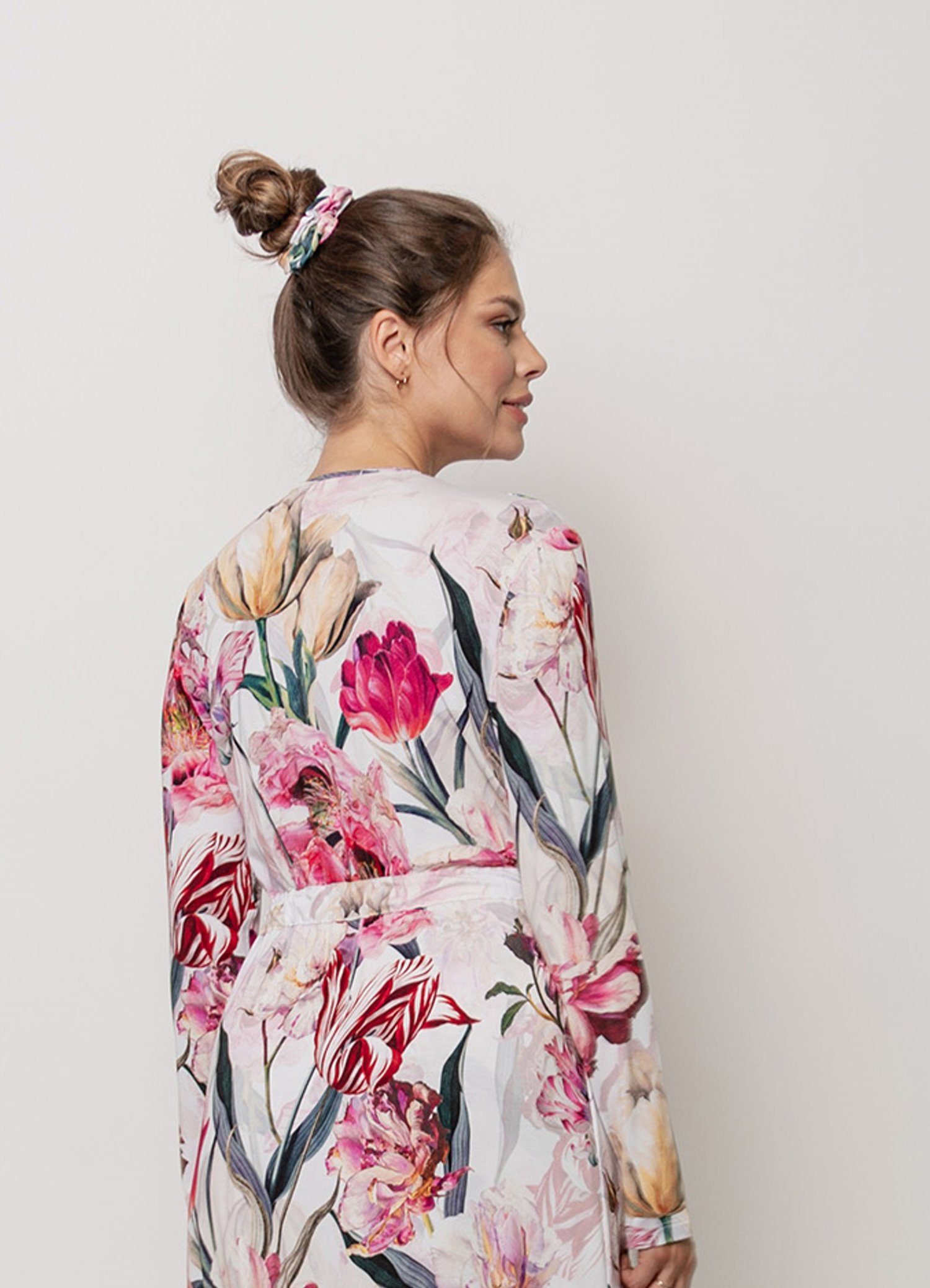 OH!ZUZA Kimono Damen Morgenmantel edel mit Blumenmuster, Kurz, Viskosemischung, Kimonokragen, Gürtel, Edles Design
