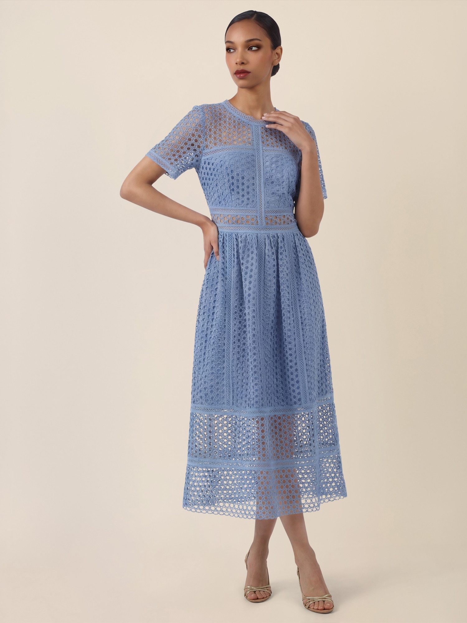 Apart Spitzenkleid mit Häkelspitze und Transparenz
