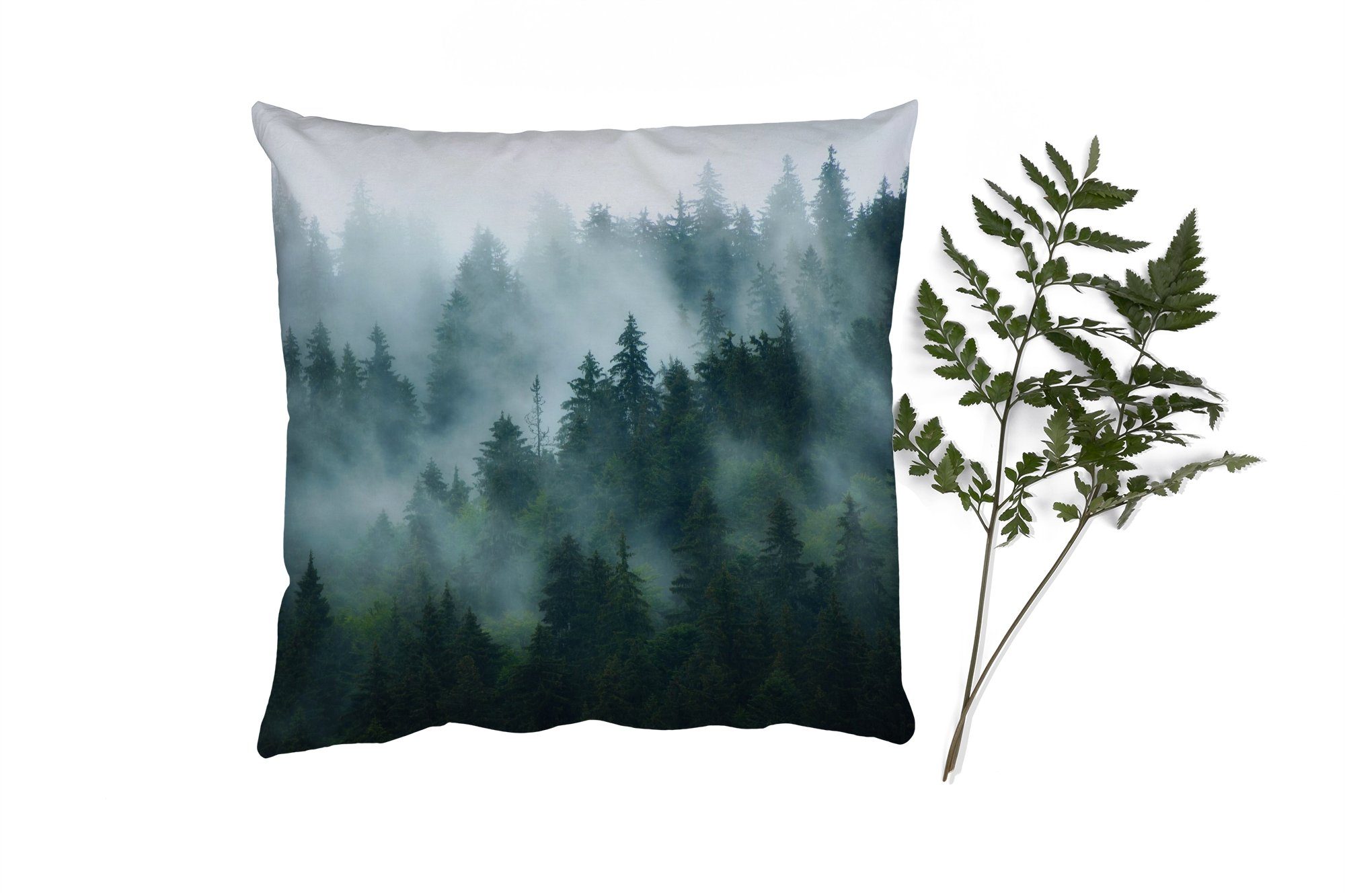 MuchoWow Dekokissen Nebel - Bäume - Wald, Zierkissen mit Füllung für Wohzimmer, Schlafzimmer, Deko, Sofakissen