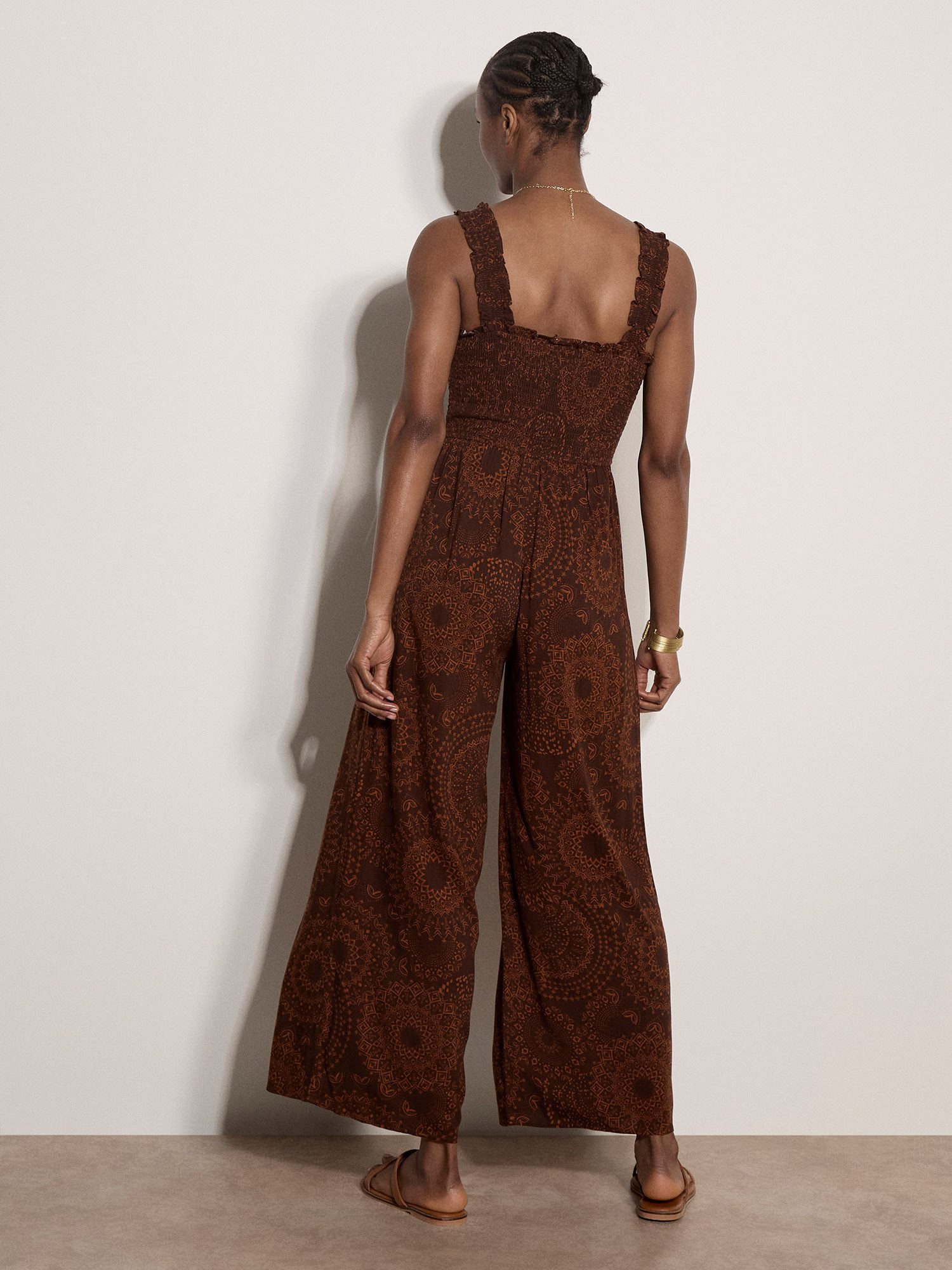 Apricot Jumpsuit Gemusterter Jumpsuit mit gerafftem Bein mit Smokdetails – Bild 4 von 4