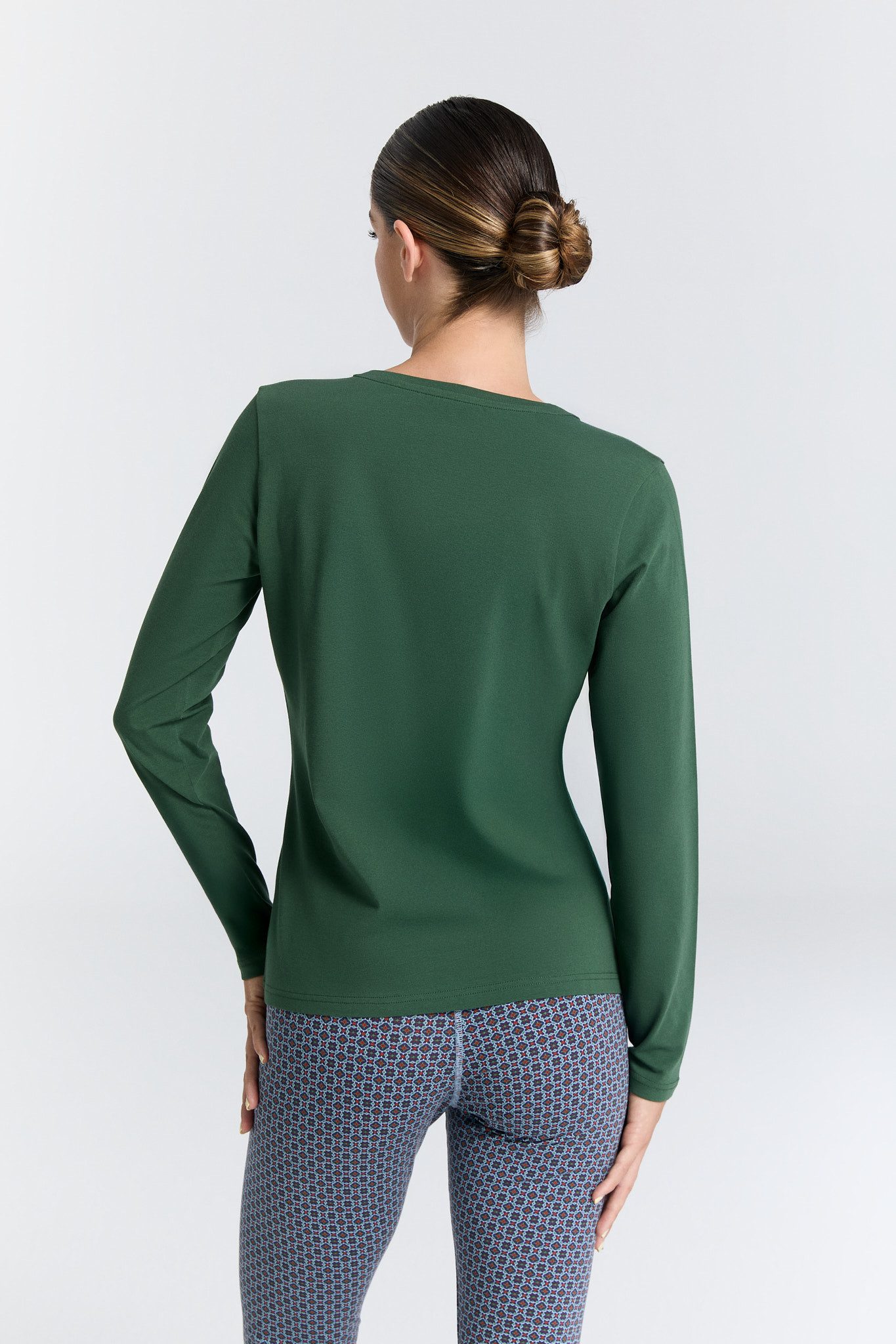 Leela COTTON Langarmshirt Damen V-Neck Langarmshirt – Bild 5 von 5