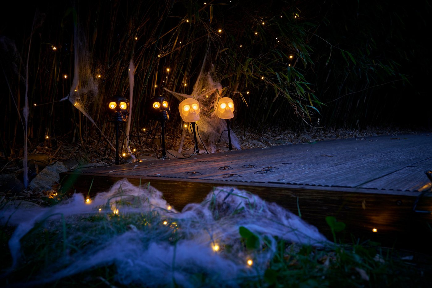 Northpoint LED Dekofigur Halloween Batterie Deko LED Schädellicht mit 2xAA Batterien