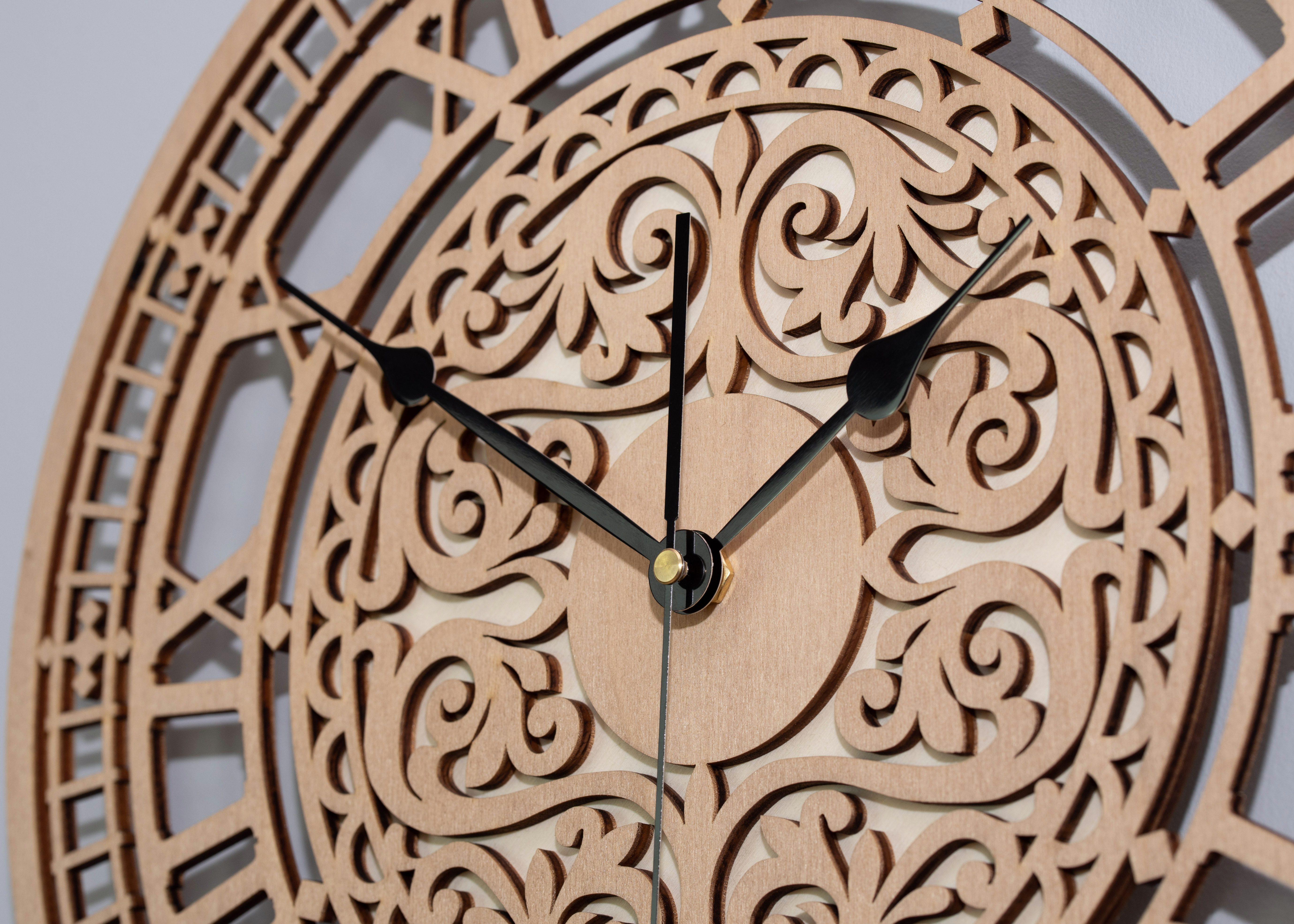 ORNAMENTI Wanduhr Grosse, vintage Wanduhr, Ornament, holz, hingucker Wandhur, lautlos (Handmade, retro, ohne Ticken, Wanddeko, 3 Größen 40, 50, 60 cm)