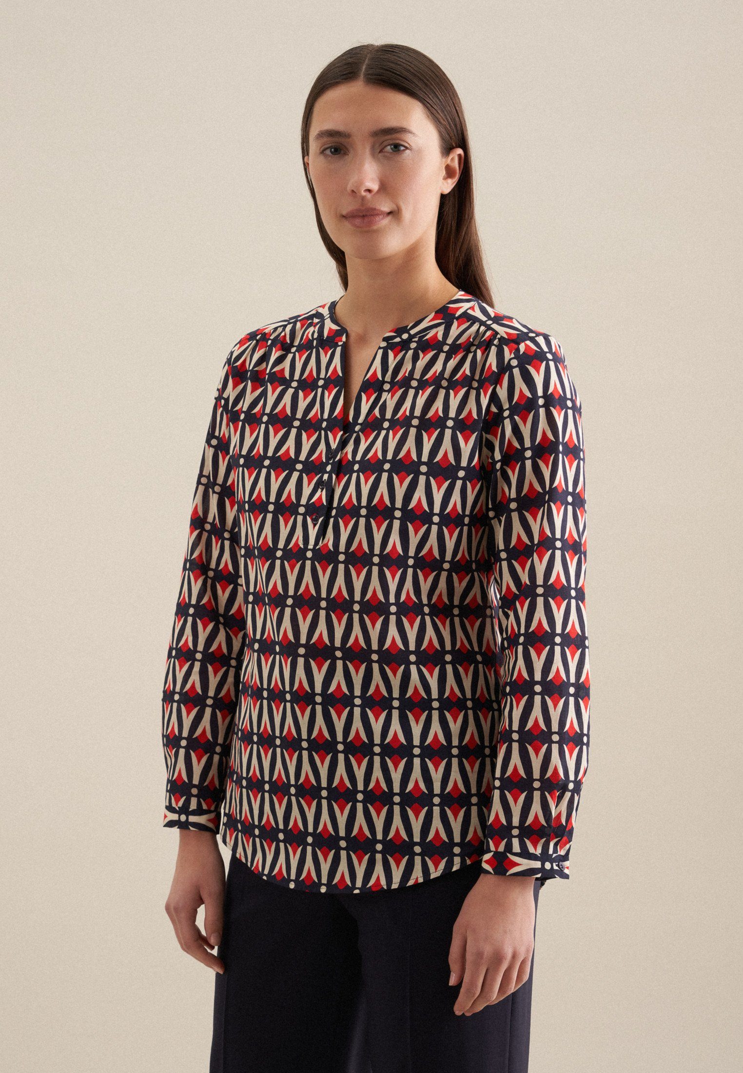 Klassische Bluse Schwarze Rose