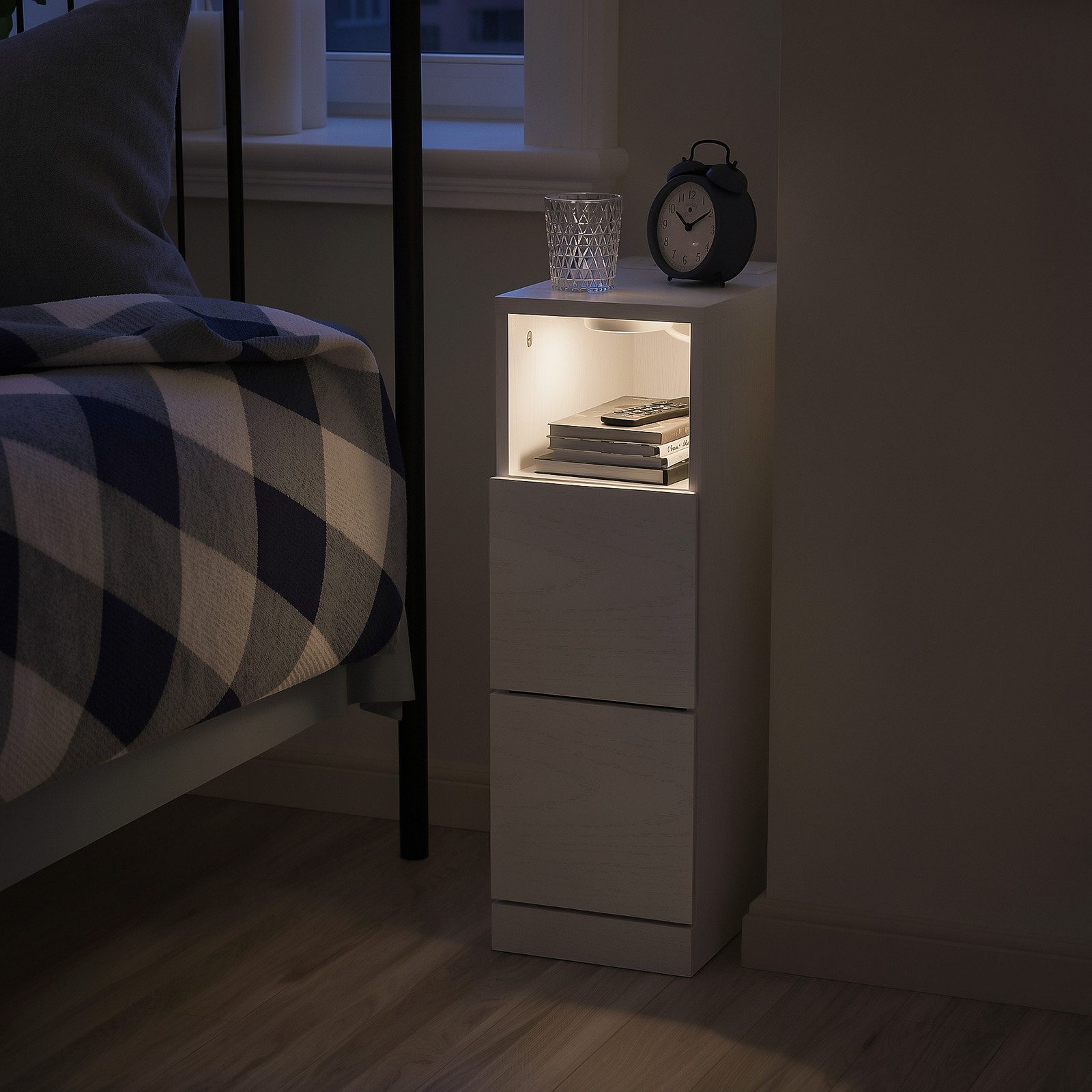 SoBuy Nachttisch FBT149-E, Beistelltisch schmal mit Ladefunktion und LED-Sensorleuchte (1 Tisch), 20cm breit Nachttisch mit Sockelleisten-Design, Nachtschrank