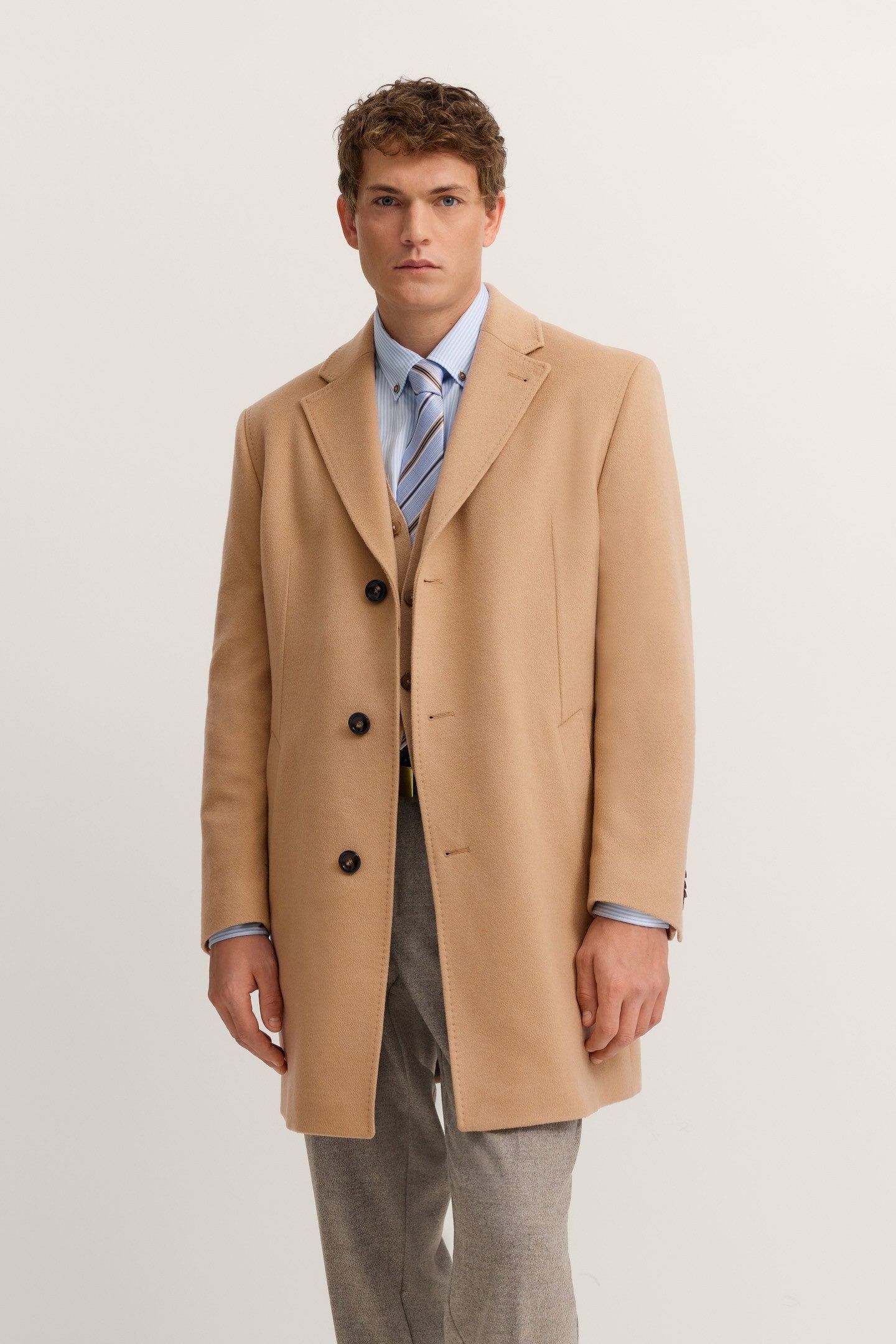 bugatti Kurzmantel Kaschmir im Modern Fit mit Knopfleiste