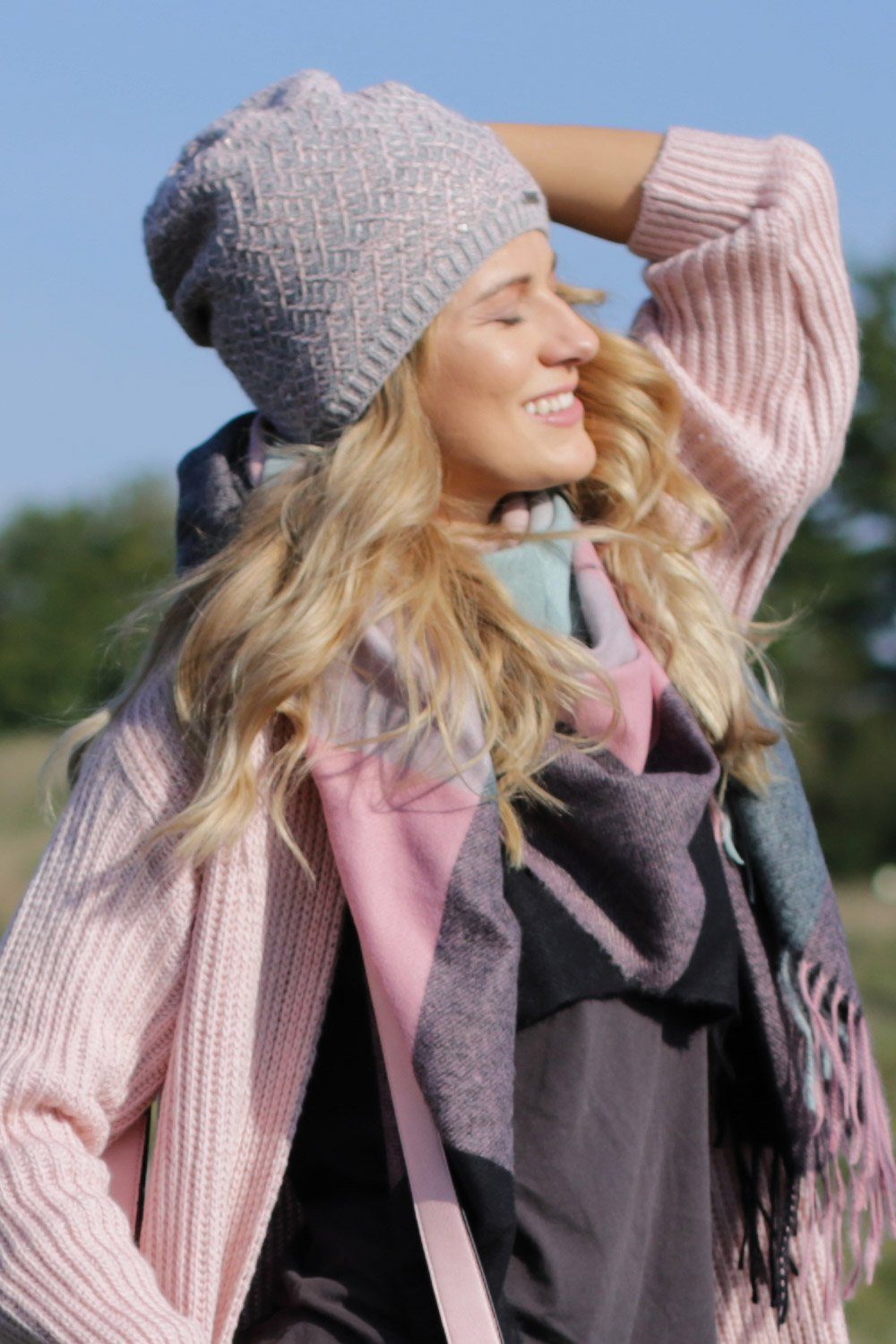 styleBREAKER Strickmütze Strick Beanie Mütze mit Pailletten (1-St) günstig online kaufen