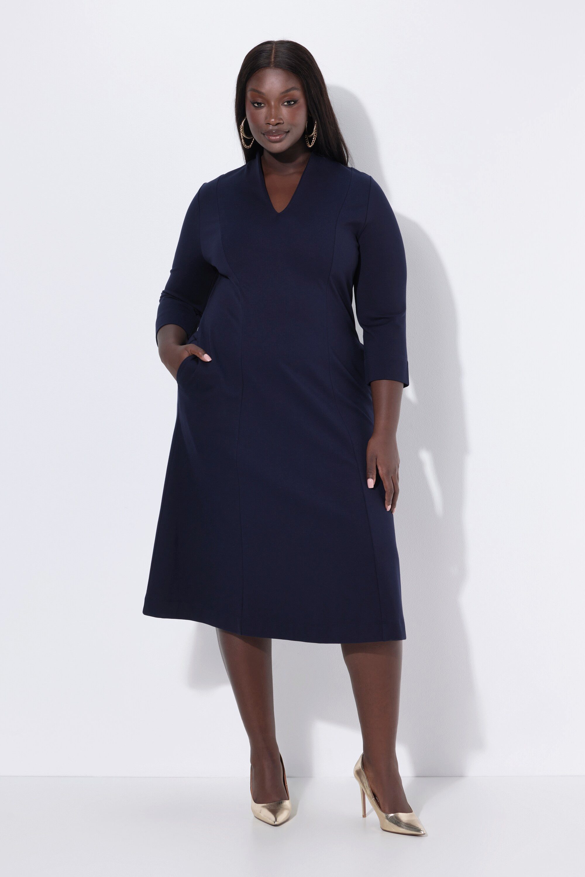 Ulla Popken Midikleid Midi-Puntokleid Kelchkragen V-Ausschnitt günstig online kaufen