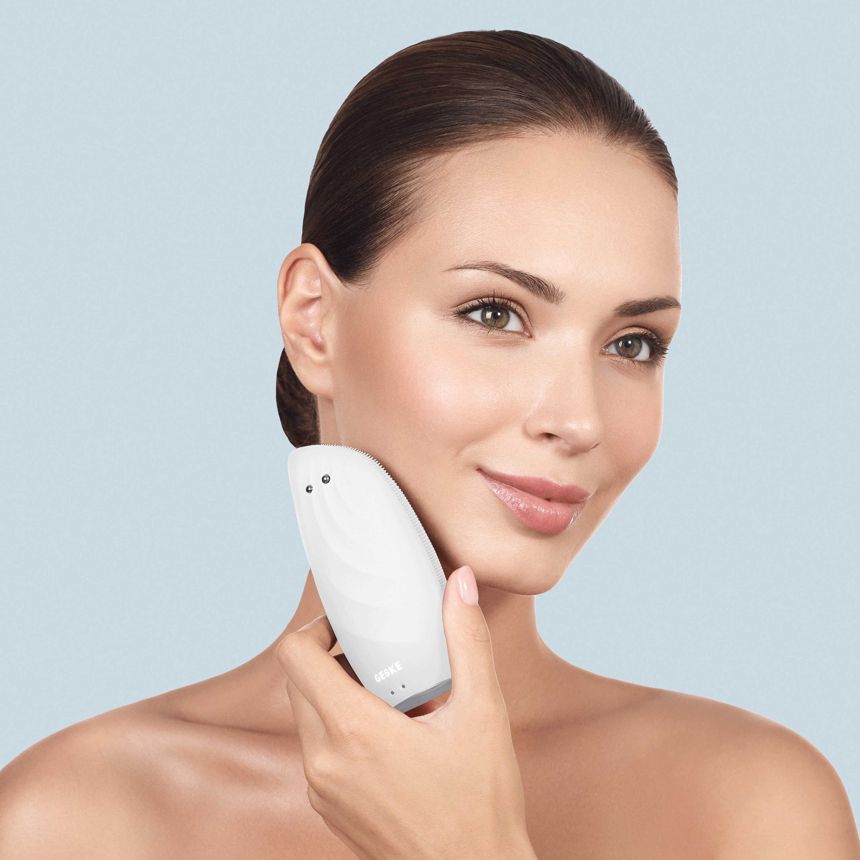 Mit & APP SmartAppGuided™ & in German Hautpflegeroutine. USB-Ladekabel), White Facial 1, 2-tlg., (Gerät erhältst Gerät Sonic kostenloser Gesichtsreinigungsbürste Elektrische GESKE personalisierte (SmartAppGuided Beauty inkl. GESKE Du Tech deine App Device), Packung Thermo 8 der Face-Lifter Brush