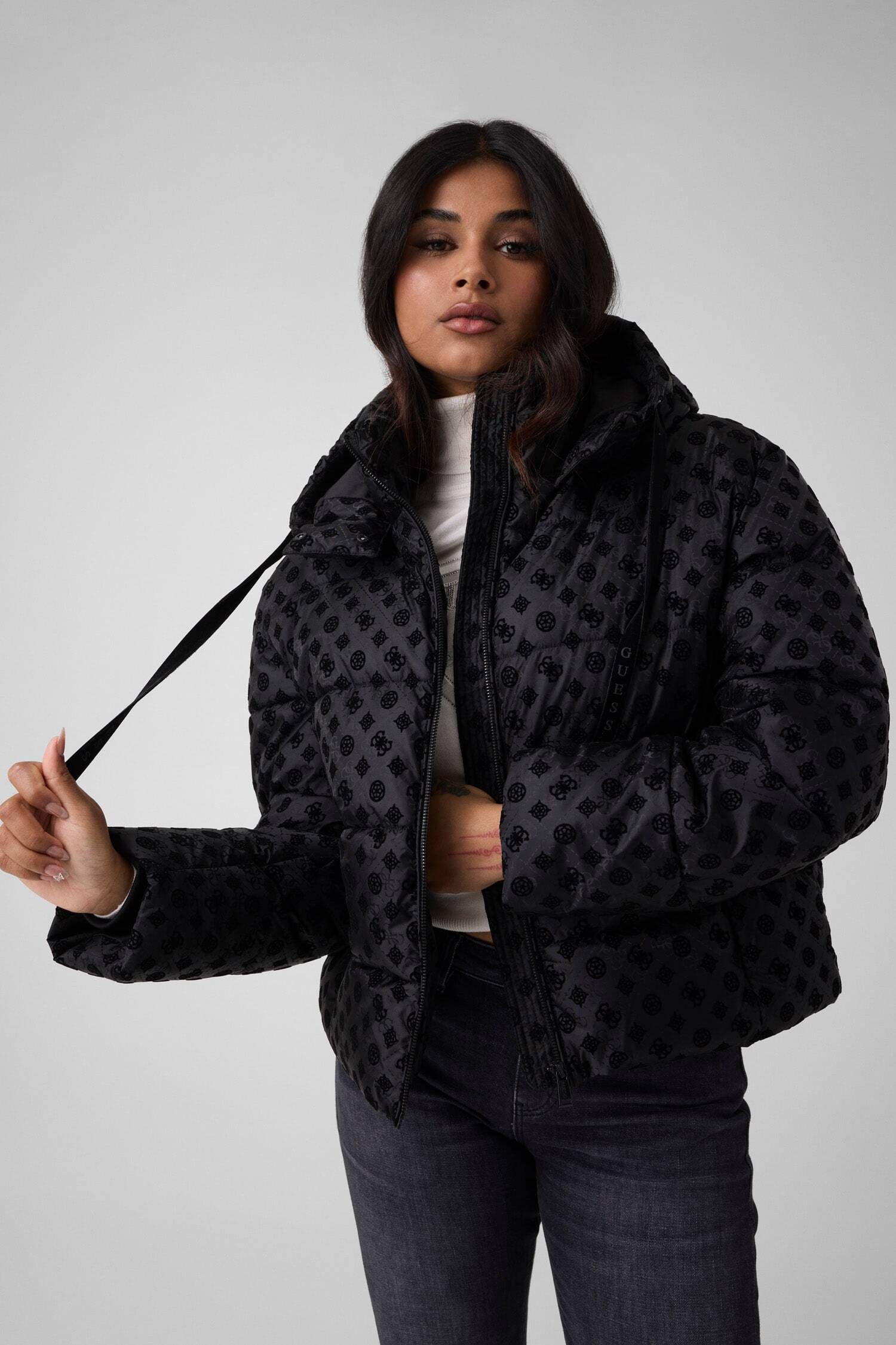 Guess Steppjacke NEW DAISY CROP LOGO PUFFER mit verstellbarem Saum, 4G-Velours-Logos