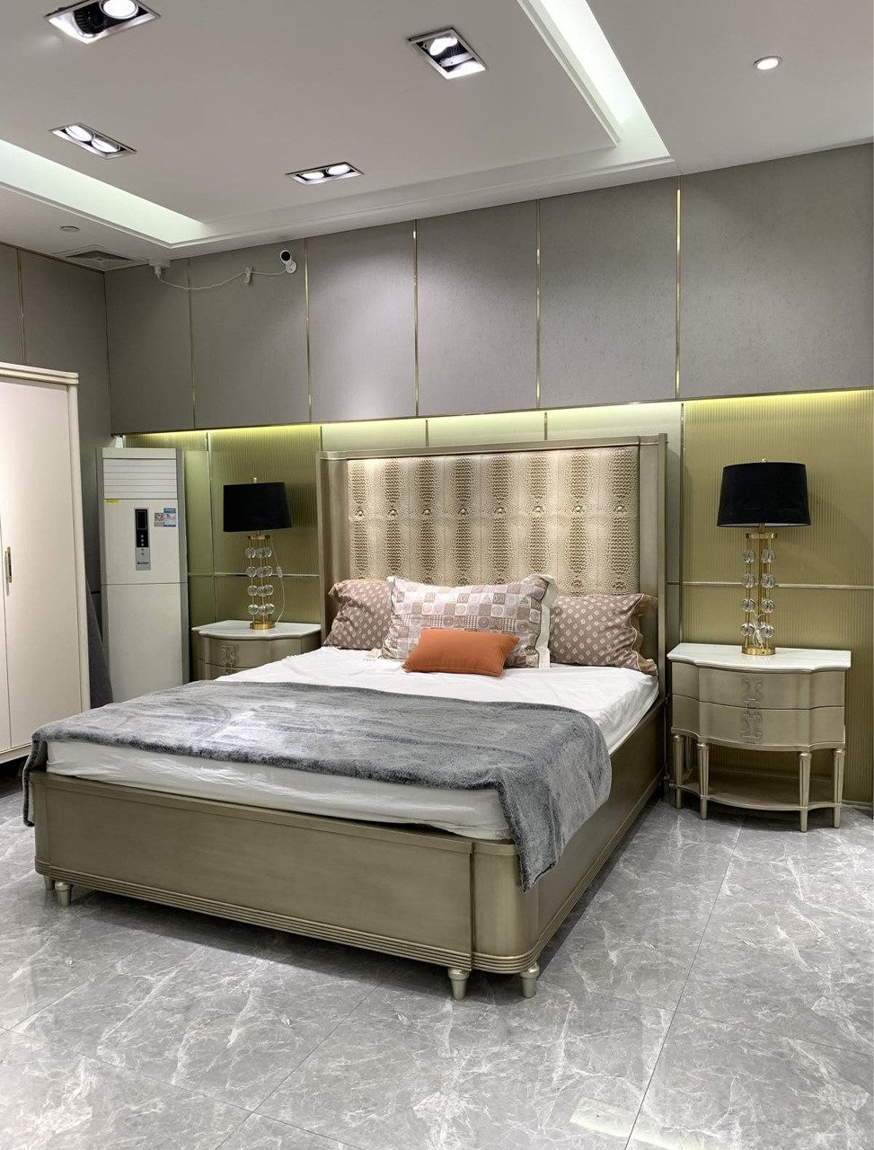 JVmoebel Bett Doppelbett aus Holz im Crocco-Stil in Gold für das Schlafzimmer, Made in Europa