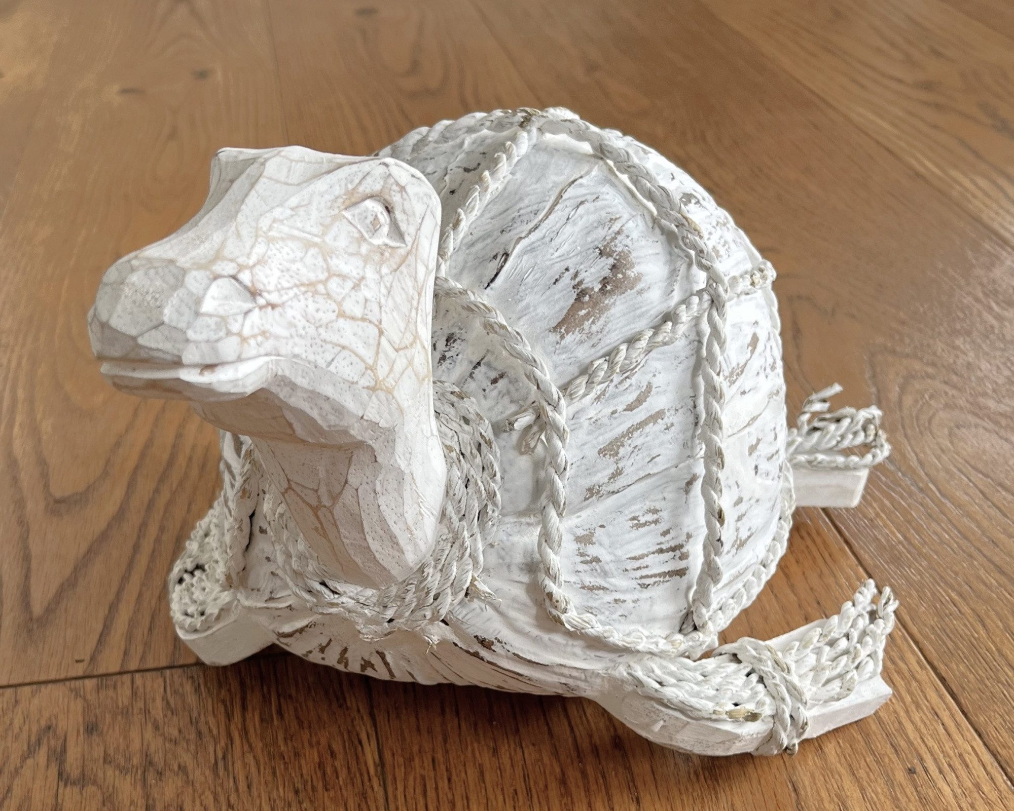 VARIOS Dekofigur Sommerliche Deko Figur Weiß Schildkröte Handarbeit Maritim 26 cm (1 St), Maritime Dekoration