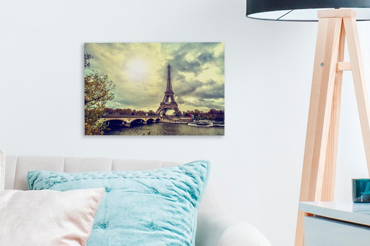 Paris, auf Leinwandbild Wanddeko, Leinwandbilder, St), den Wandbild OneMillionCanvasses® und Aufhängefertig, cm 30x20 Wasserblick Eiffelturm (1