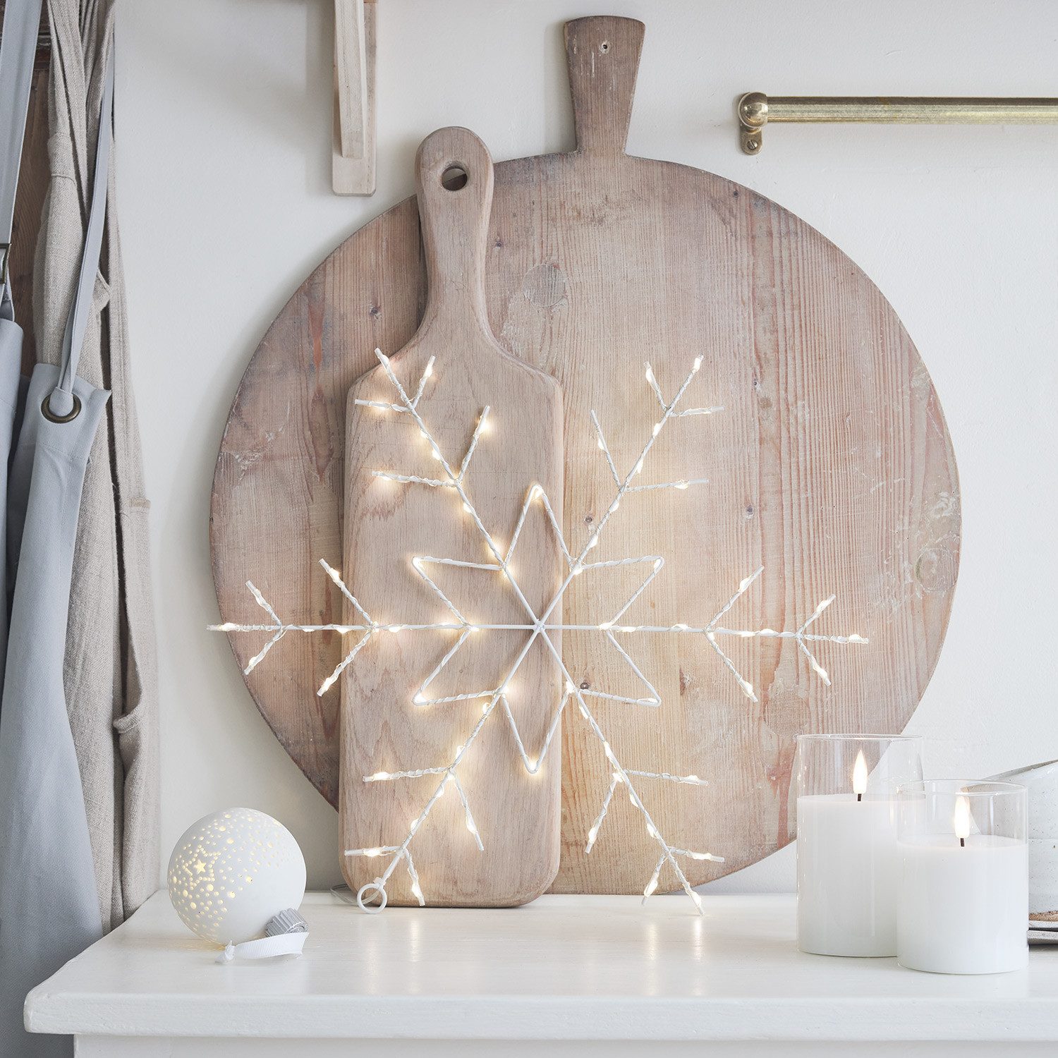 Lights4fun LED-Dekofigur Osby LED Schneeflocke Fensterdeko Weihnachten – Bild 4 von 5