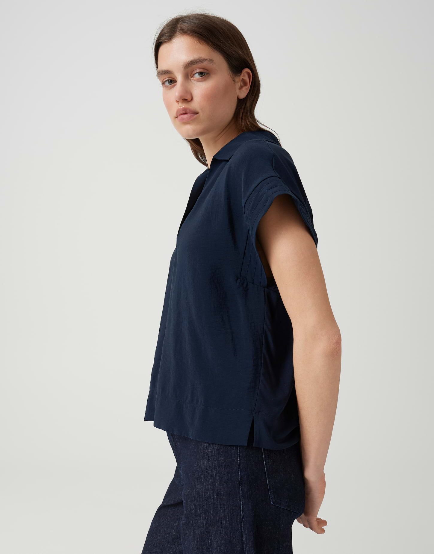 OPUS Kurzarmshirt mit leichter Front Rückenfalte für lockeren Fall – Bild 5 von 5