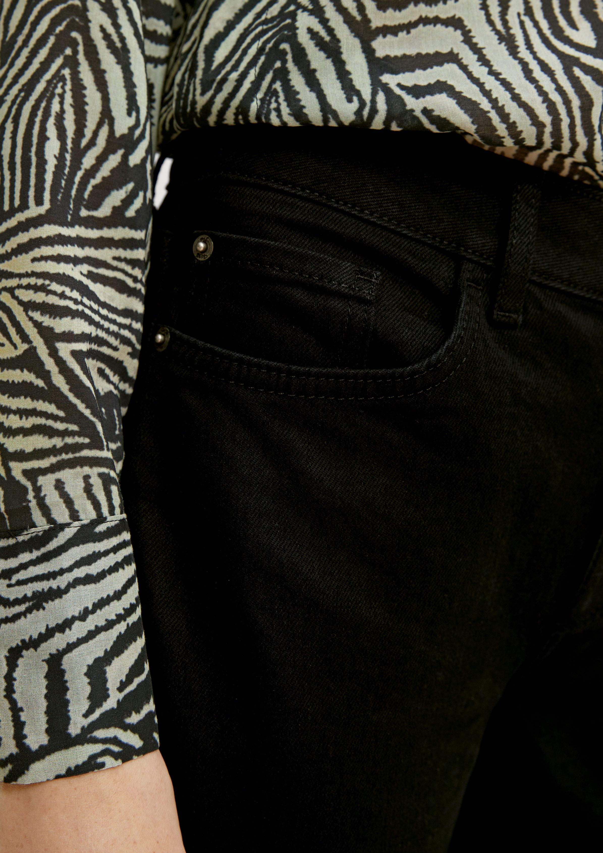 comma casual identity 5-Pocket-Jeans Skinny: leg mit Leder-Patch Jeans Skinny