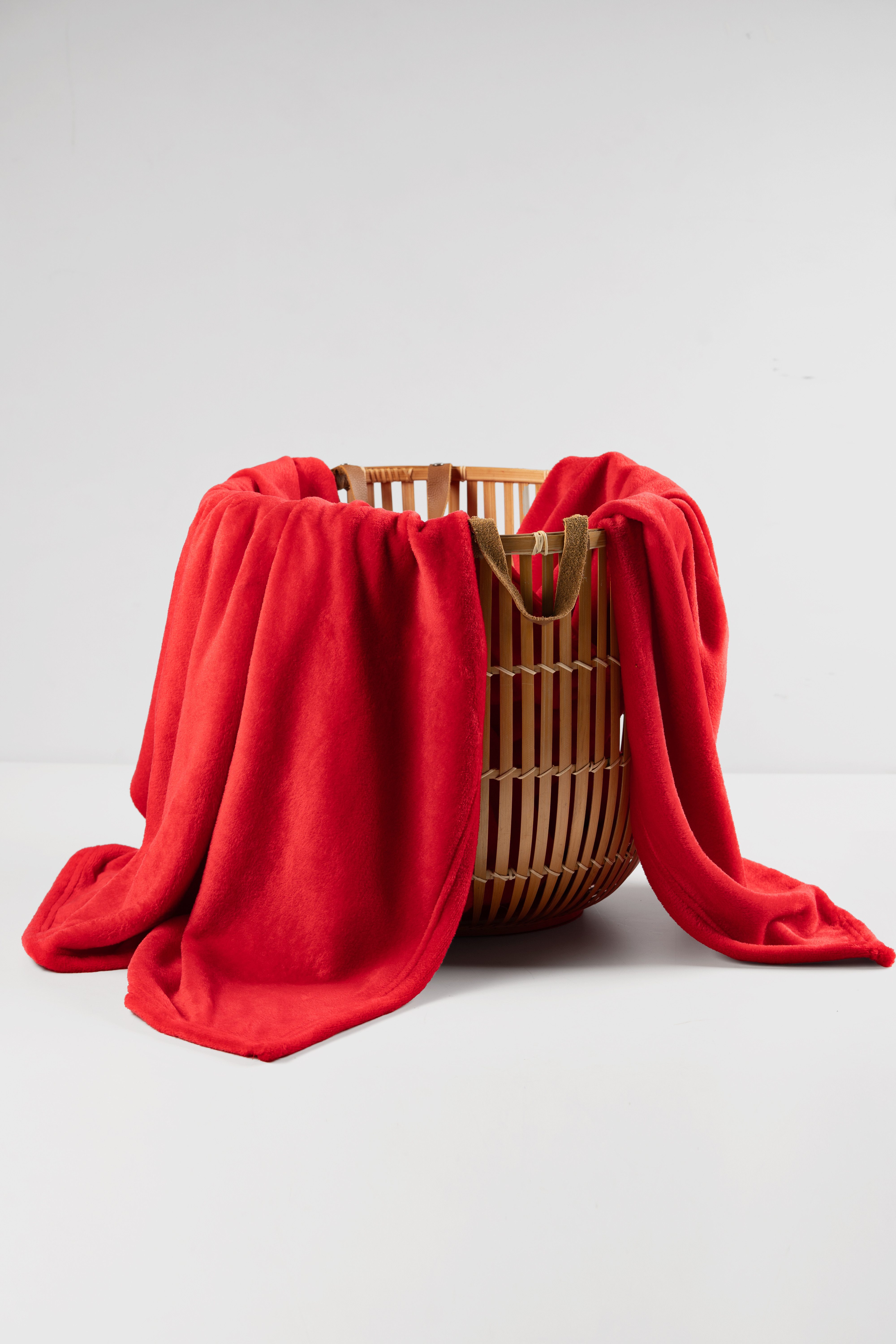 Wohndecke Kuscheldecke aus ultraweichem Mikrofaser in rot, 150 x 200 cm, Mademoiselle Sommeil, warm & leicht, Sofadecke in Rot, pflegeleicht & schnelltrocknend