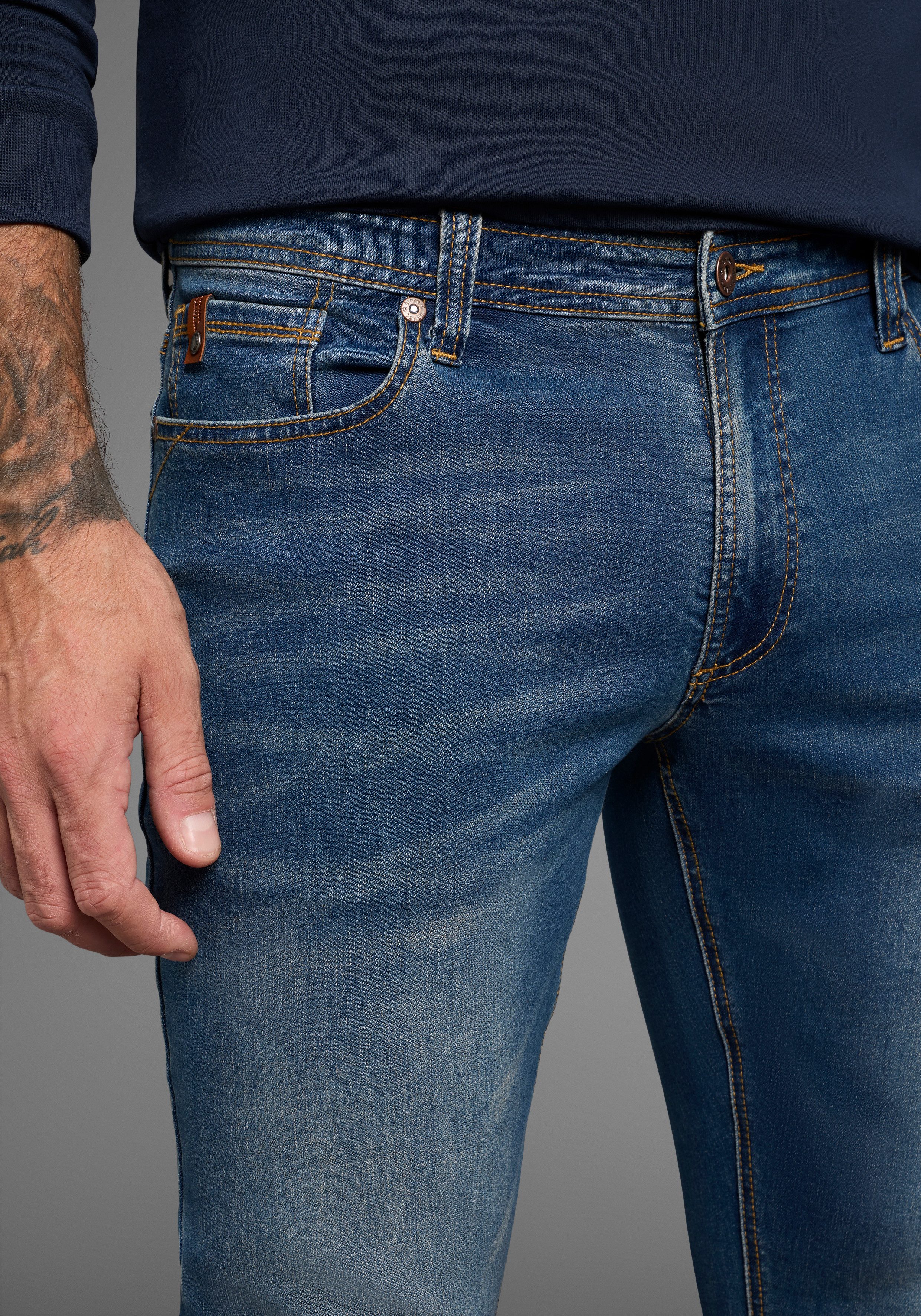 Bruno Banani Slim-fit-Jeans Grady schmale Beinweite, niedrige Leibhöhe, figurbetonte Silhouette