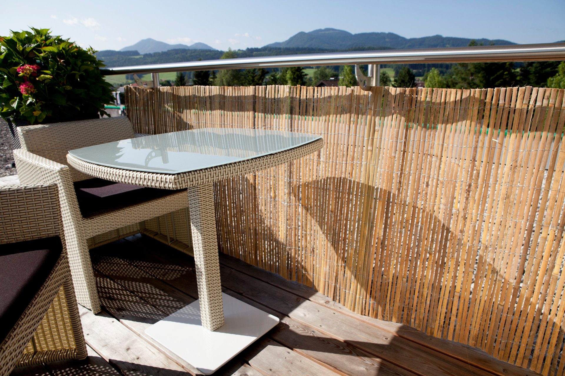 Windhager Sichtschutzzaunmatten Mitake für Garten, Balkon und Terrasse, 180 x 300 cm, Sichtschutzzaun aus Bambus, Blickschutz – Bild 5 von 5